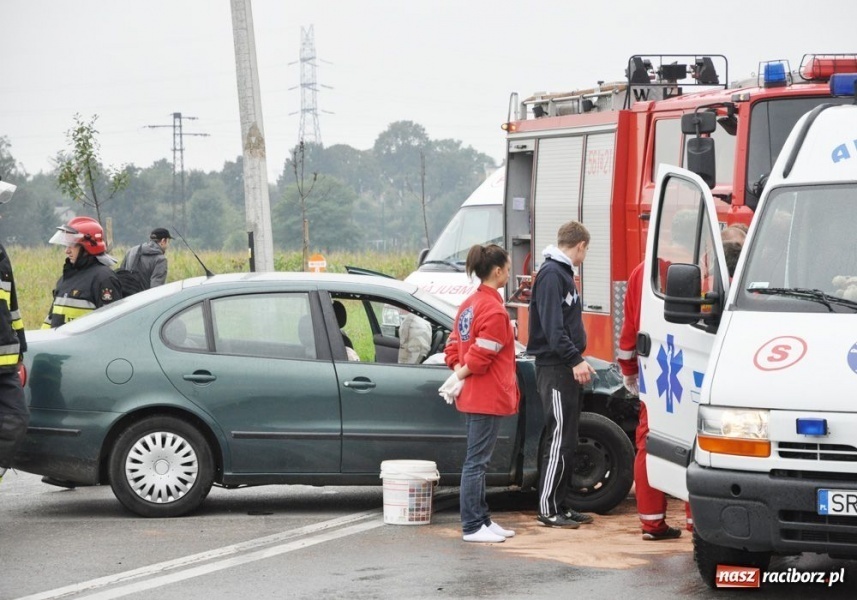 Zdjęcie w galerii na portalu naszraciborz.pl: Kraksa na Piaskowej, znów przy zakręcie wiadomości z regionu