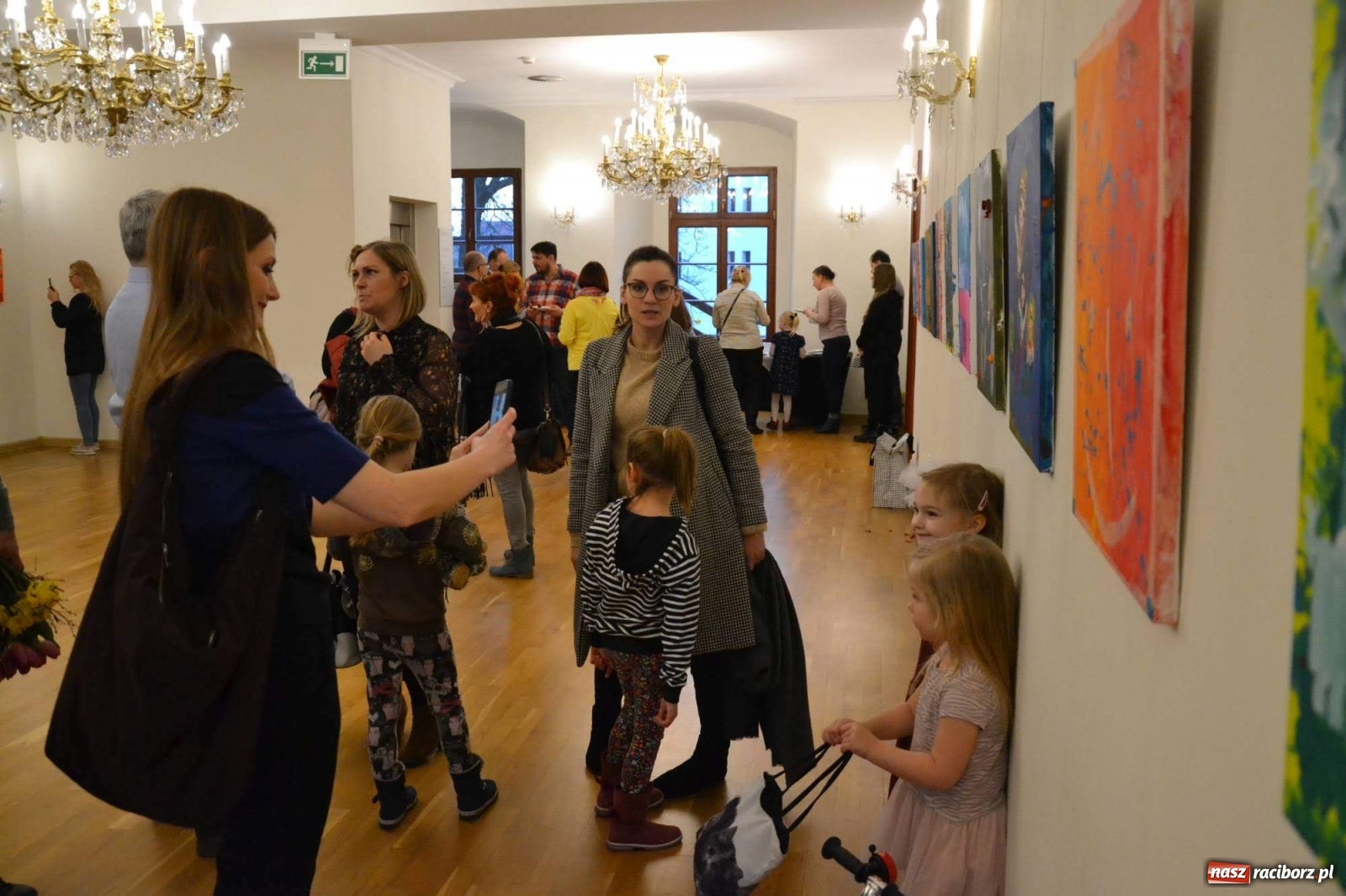 Zdjęcie w galerii na portalu naszraciborz.pl: Spontaniczne ekspresje. Wernisaż wystawy na zamku  wiadomości z regionu