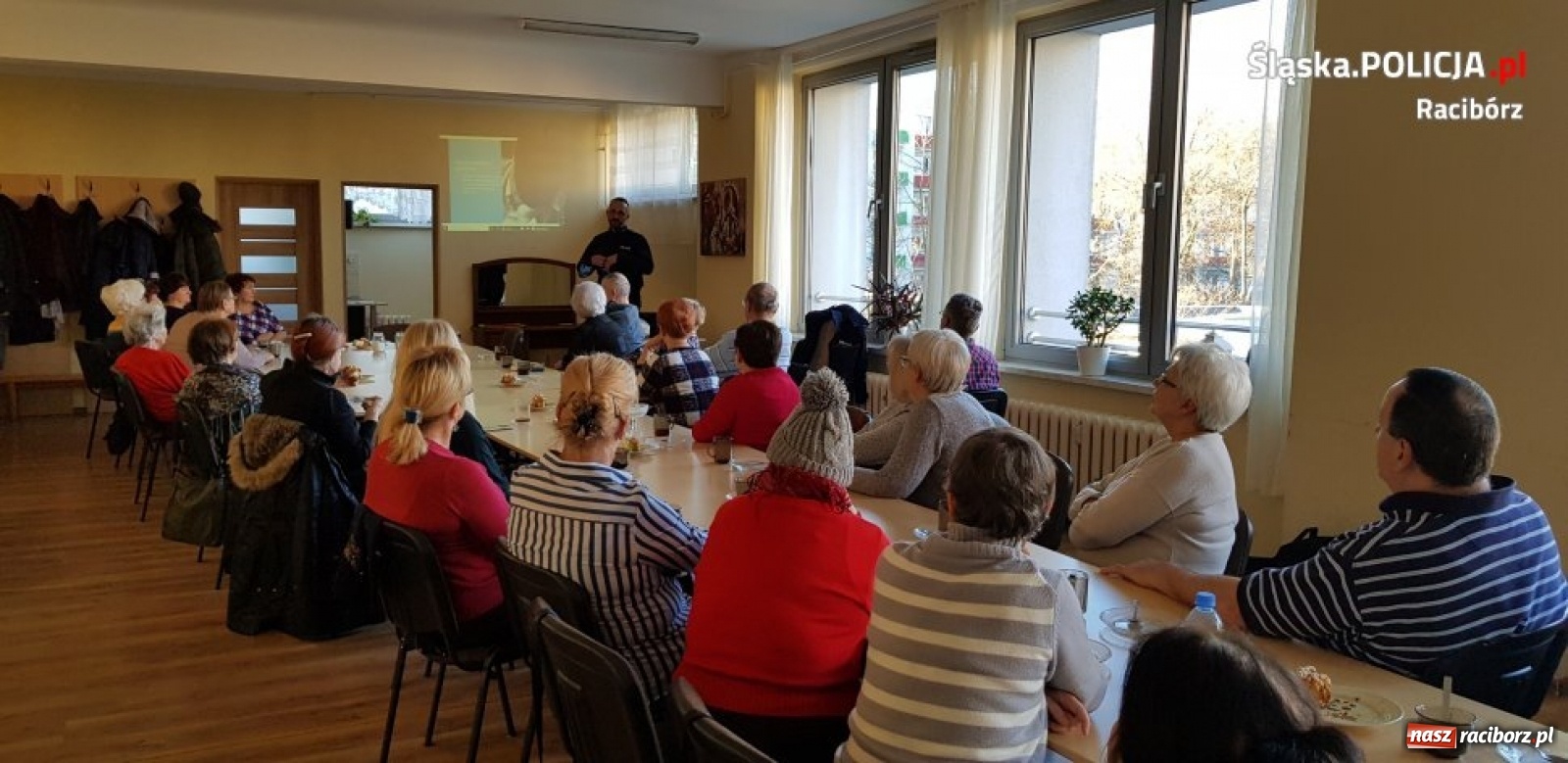 Zdjęcie w galerii na portalu naszraciborz.pl: Raciborscy policjanci spotkali się z seniorami wiadomości z regionu