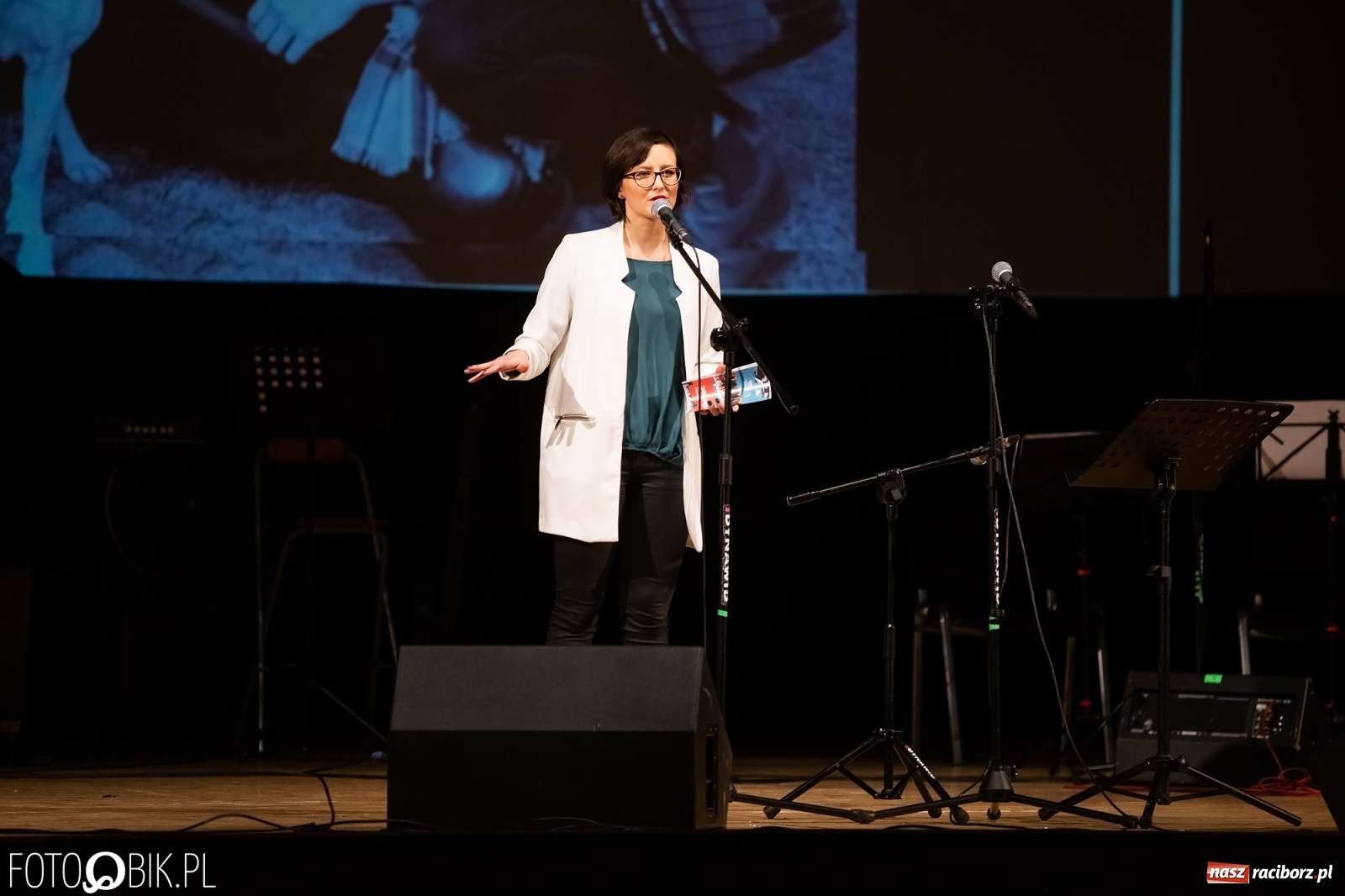 Zdjęcie w galerii na portalu naszraciborz.pl: Raciborscy artyści dla schroniska w RCK wiadomości z regionu