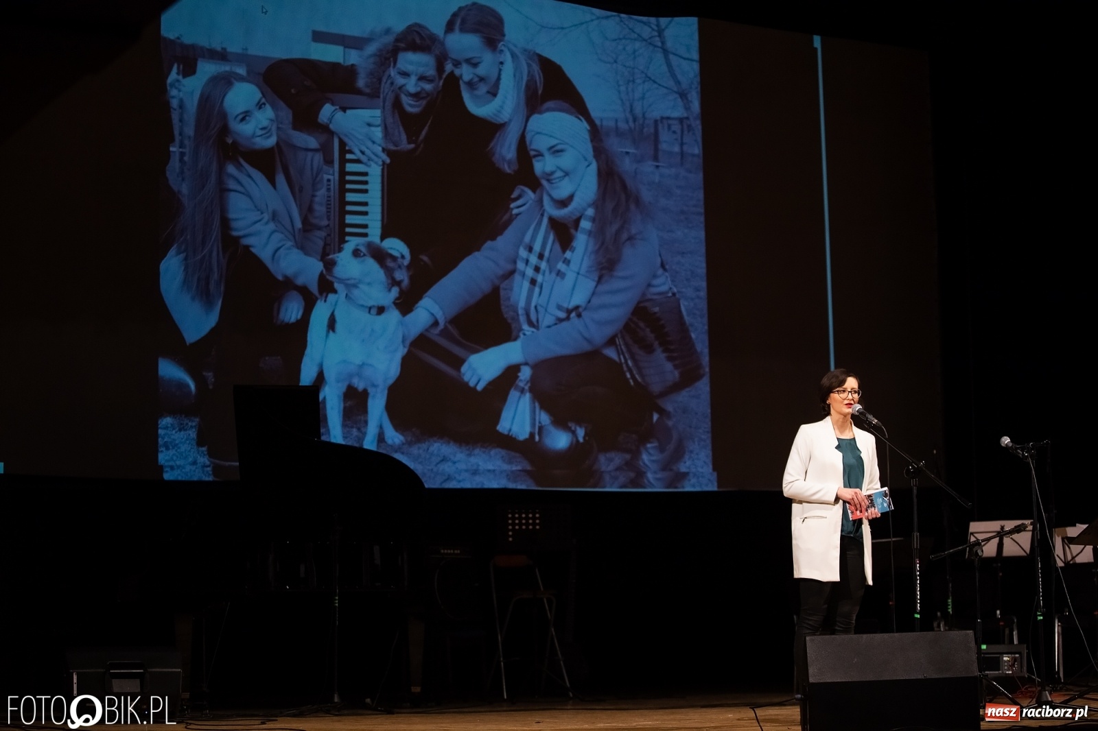 Zdjęcie w galerii na portalu naszraciborz.pl: Raciborscy artyści dla schroniska w RCK wiadomości z regionu