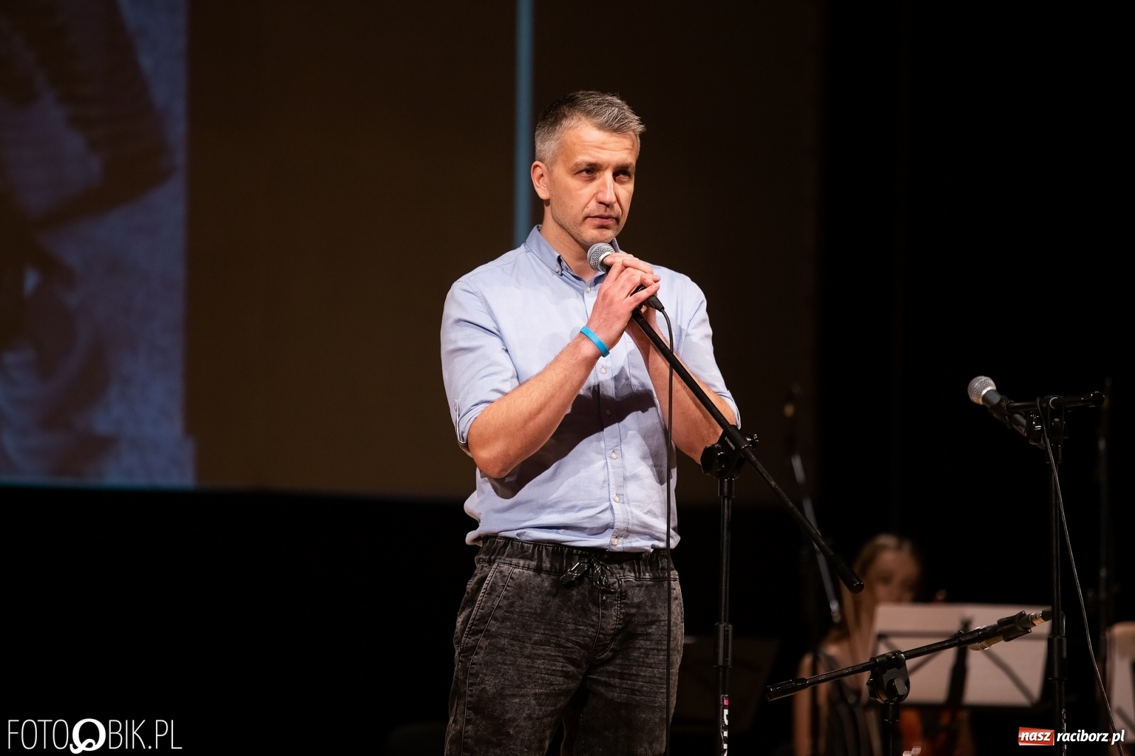 Zdjęcie w galerii na portalu naszraciborz.pl: Raciborscy artyści dla schroniska w RCK wiadomości z regionu