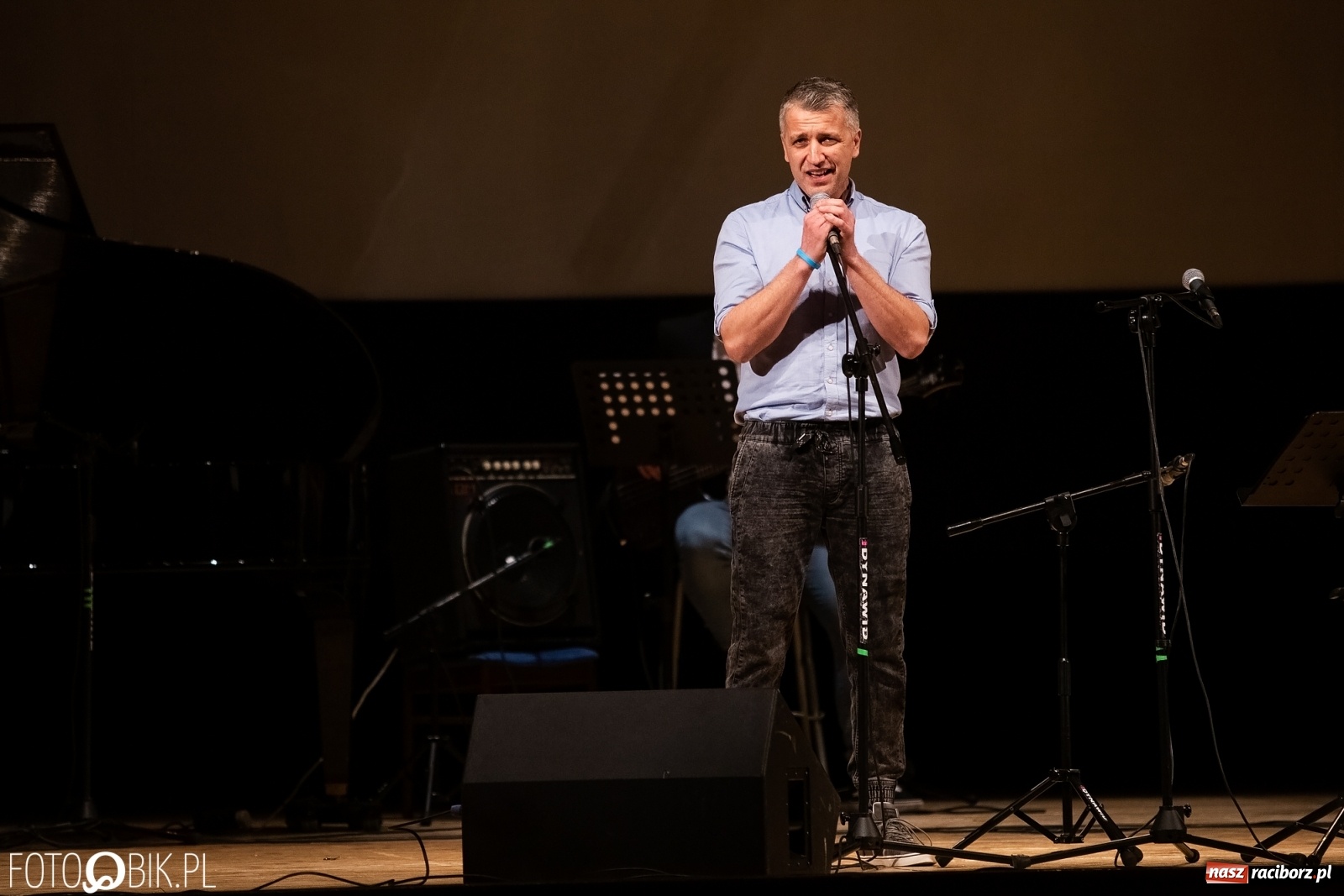 Zdjęcie w galerii na portalu naszraciborz.pl: Raciborscy artyści dla schroniska w RCK wiadomości z regionu