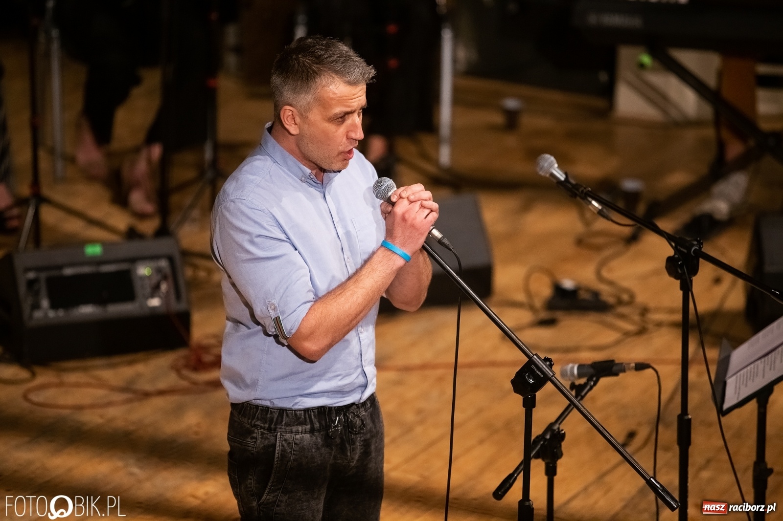 Zdjęcie w galerii na portalu naszraciborz.pl: Raciborscy artyści dla schroniska w RCK wiadomości z regionu