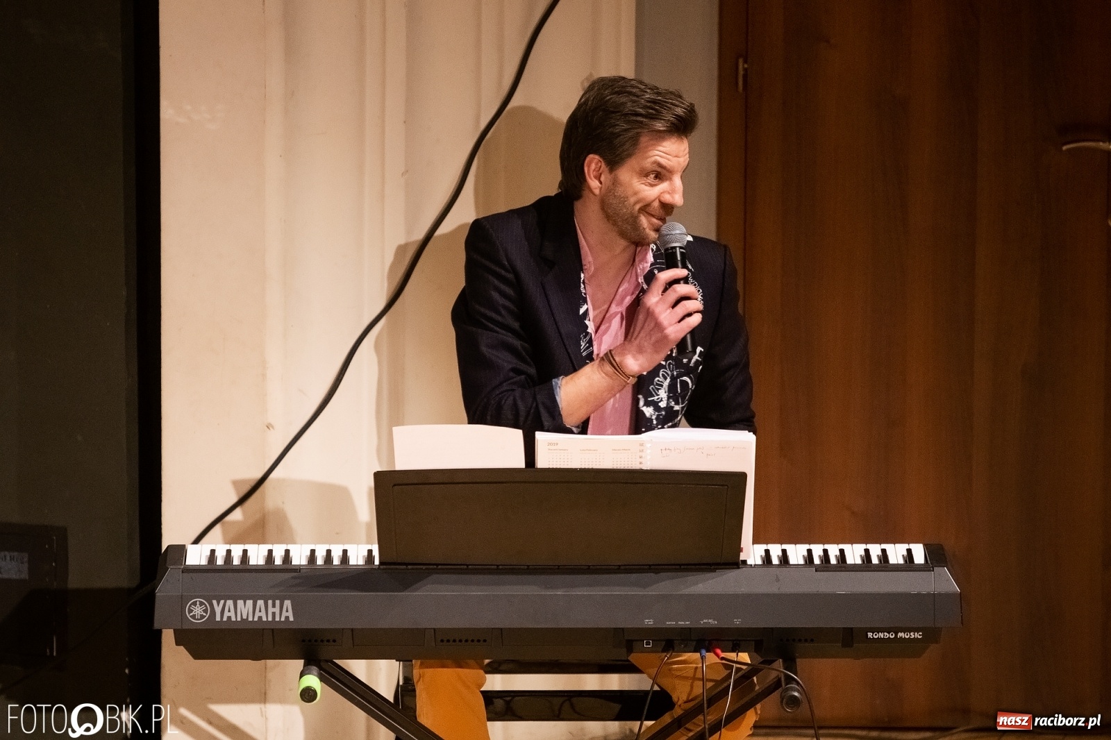 Zdjęcie w galerii na portalu naszraciborz.pl: Raciborscy artyści dla schroniska w RCK wiadomości z regionu