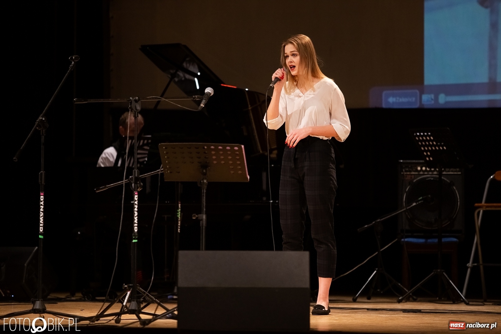 Zdjęcie w galerii na portalu naszraciborz.pl: Raciborscy artyści dla schroniska w RCK wiadomości z regionu
