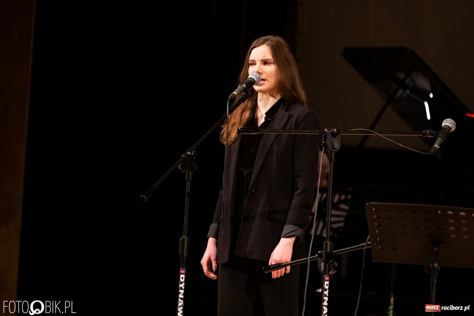 Zdjęcie w galerii na portalu naszraciborz.pl: Raciborscy artyści dla schroniska w RCK wiadomości z regionu