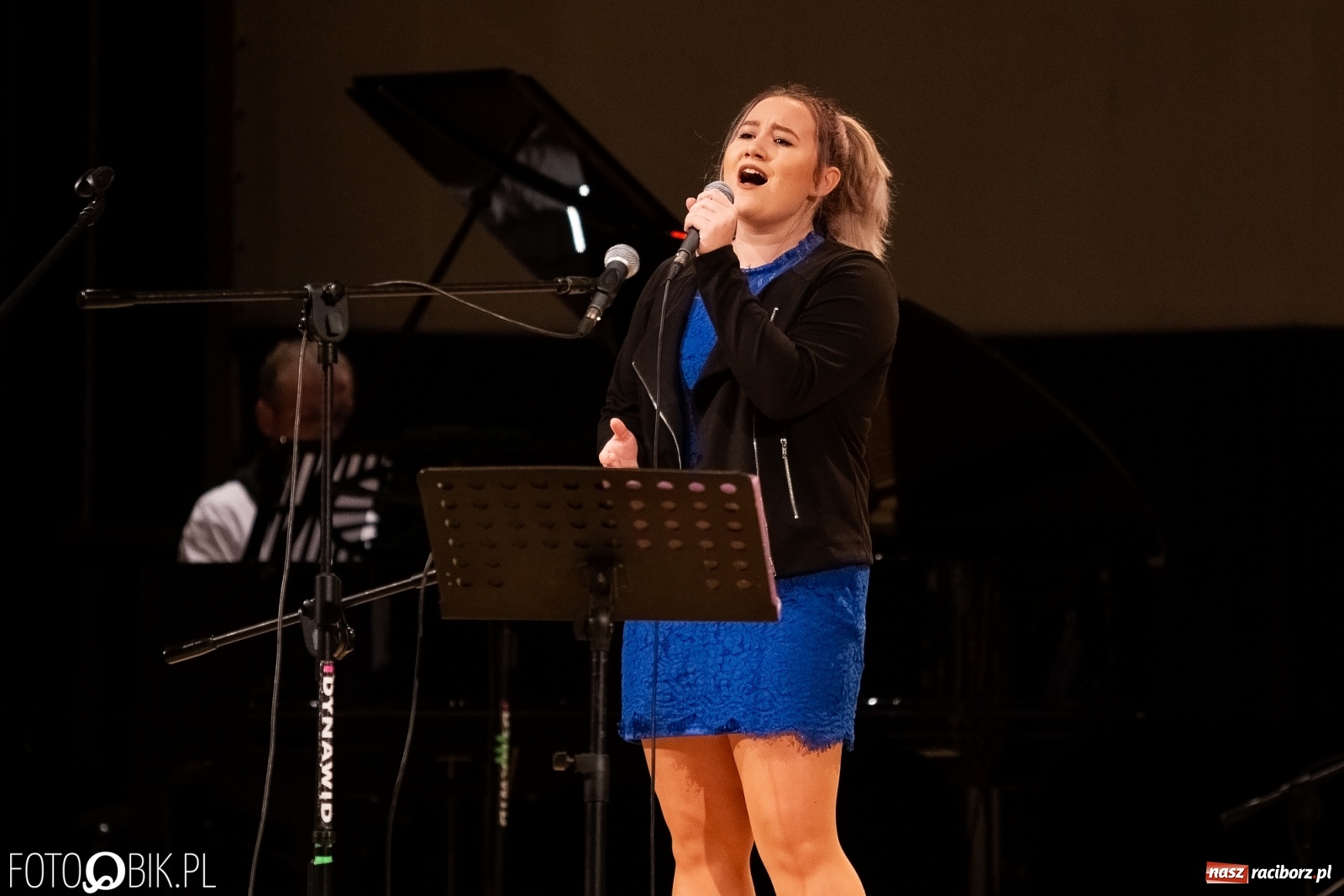 Zdjęcie w galerii na portalu naszraciborz.pl: Raciborscy artyści dla schroniska w RCK wiadomości z regionu