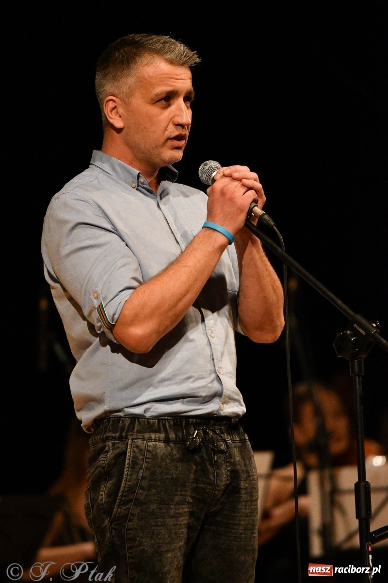 Zdjęcie w galerii na portalu naszraciborz.pl: Raciborscy artyści dla schroniska w RCK wiadomości z regionu