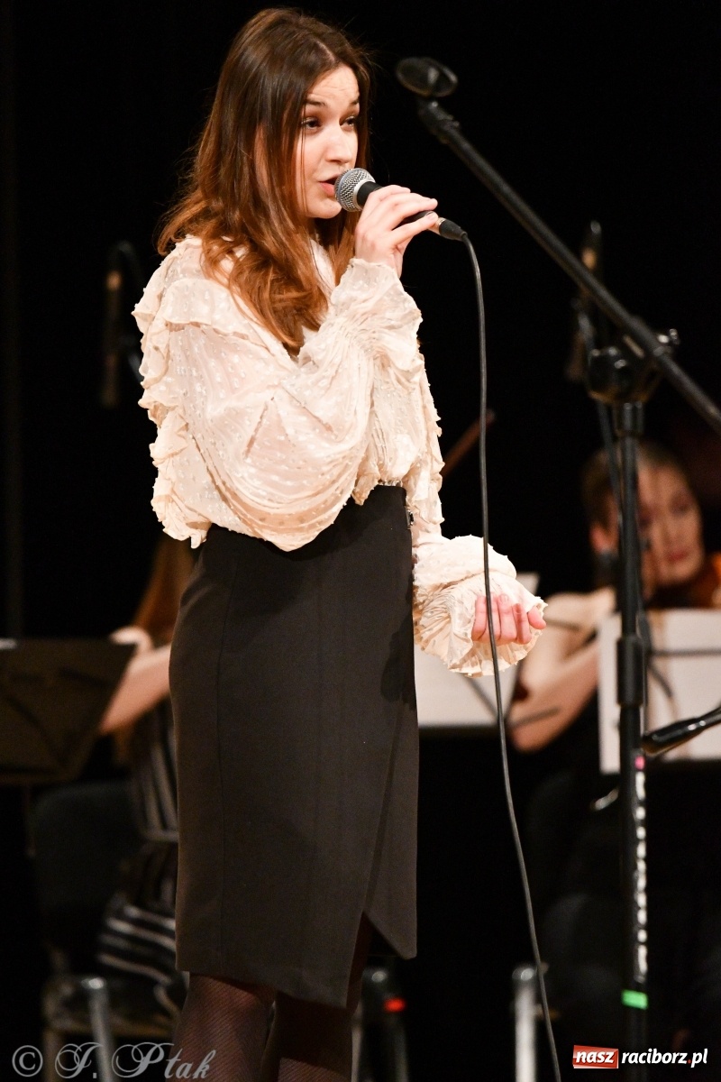 Zdjęcie w galerii na portalu naszraciborz.pl: Raciborscy artyści dla schroniska w RCK wiadomości z regionu