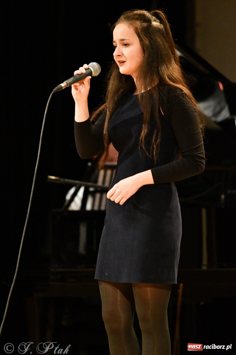 Zdjęcie w galerii na portalu naszraciborz.pl: Raciborscy artyści dla schroniska w RCK wiadomości z regionu