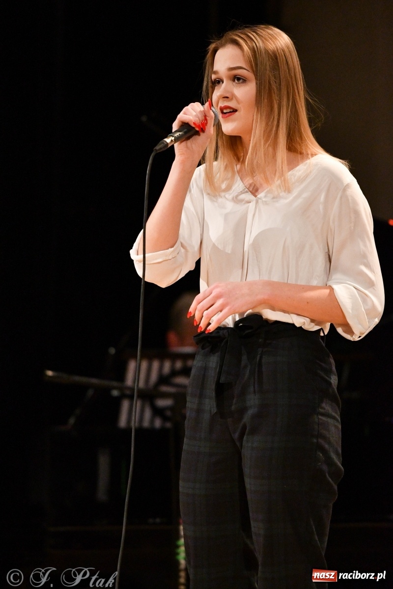 Zdjęcie w galerii na portalu naszraciborz.pl: Raciborscy artyści dla schroniska w RCK wiadomości z regionu