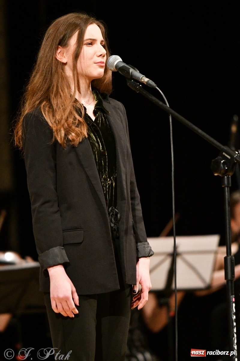 Zdjęcie w galerii na portalu naszraciborz.pl: Raciborscy artyści dla schroniska w RCK wiadomości z regionu