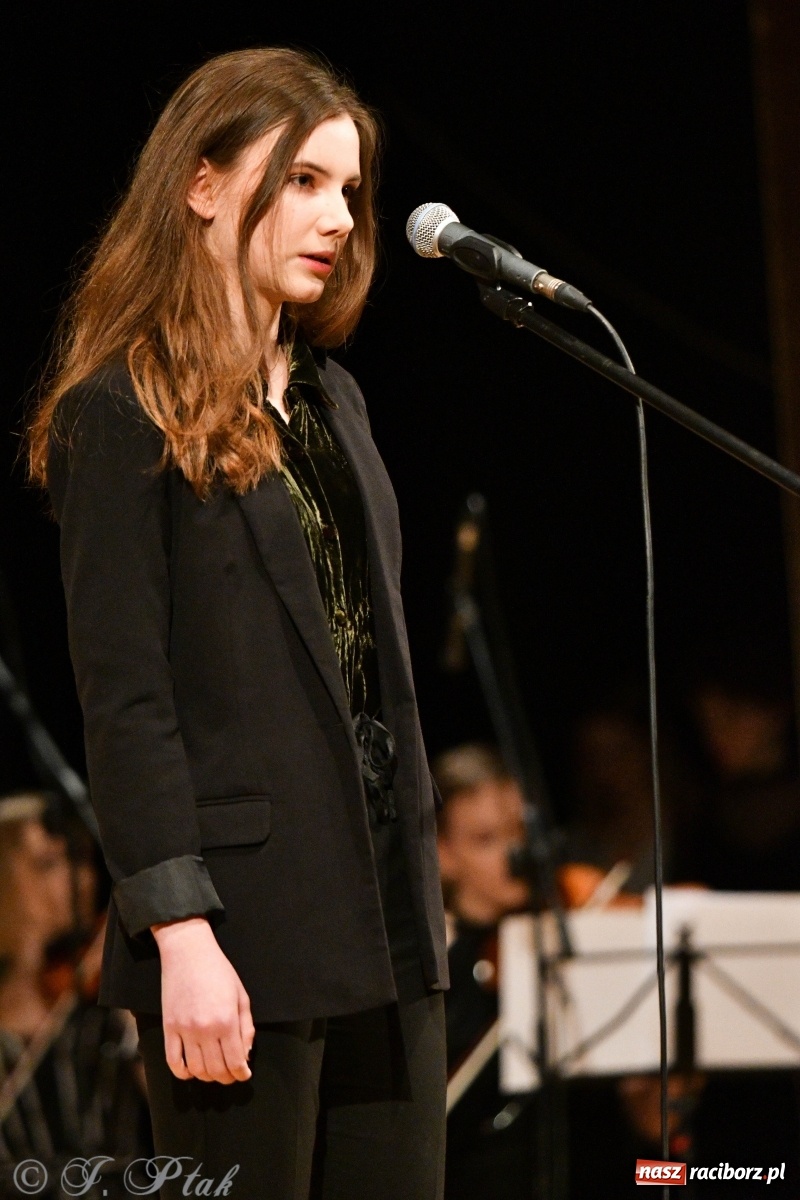 Zdjęcie w galerii na portalu naszraciborz.pl: Raciborscy artyści dla schroniska w RCK wiadomości z regionu