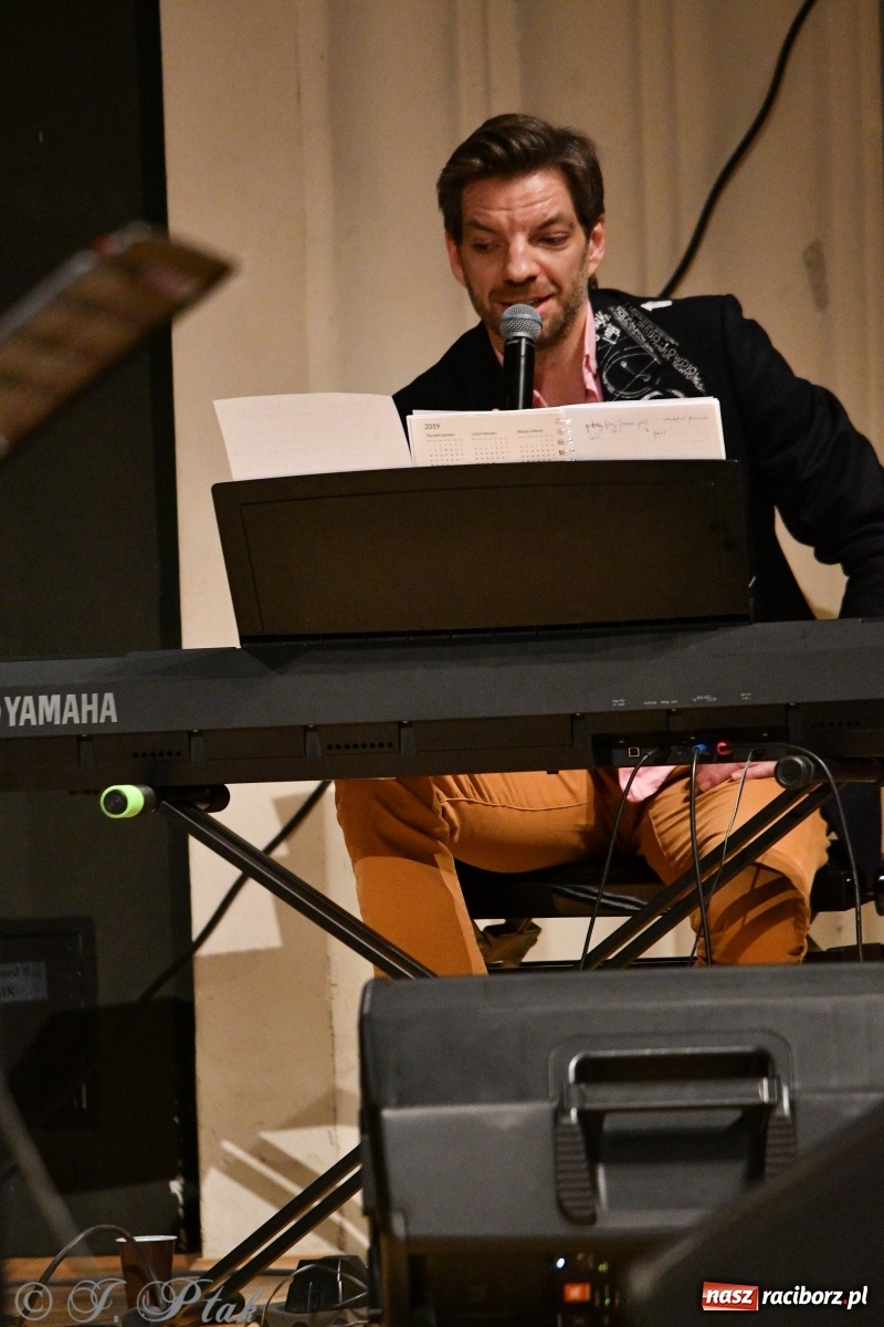 Zdjęcie w galerii na portalu naszraciborz.pl: Raciborscy artyści dla schroniska w RCK wiadomości z regionu