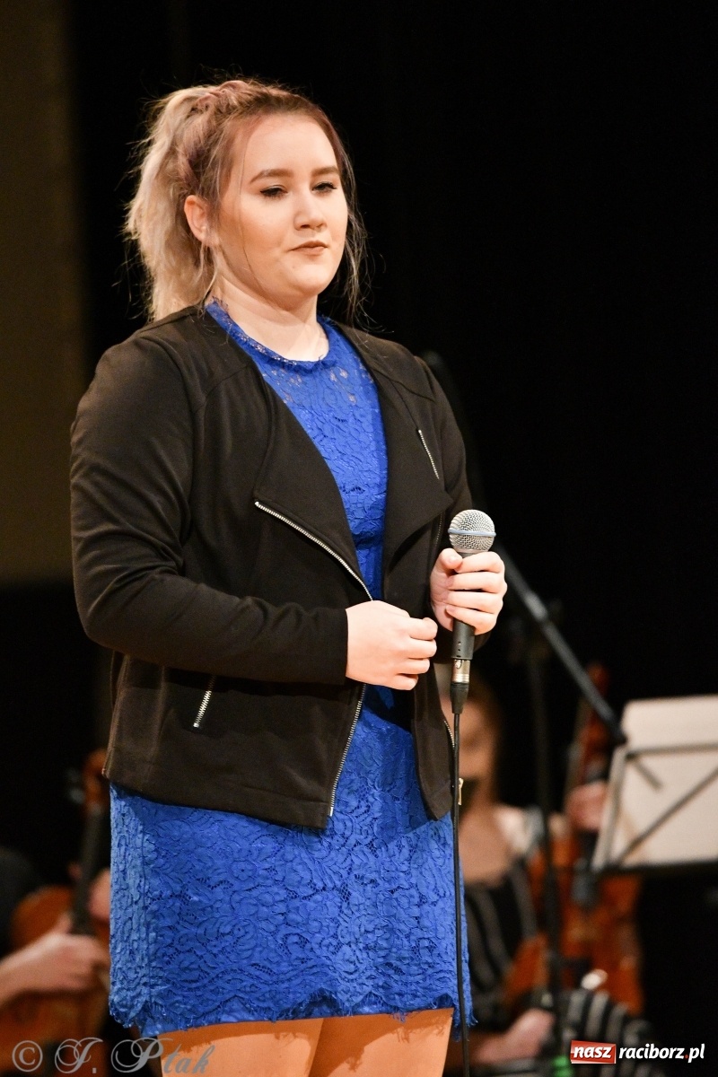 Zdjęcie w galerii na portalu naszraciborz.pl: Raciborscy artyści dla schroniska w RCK wiadomości z regionu