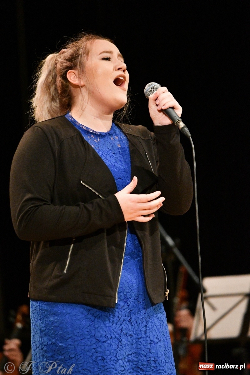 Zdjęcie w galerii na portalu naszraciborz.pl: Raciborscy artyści dla schroniska w RCK wiadomości z regionu