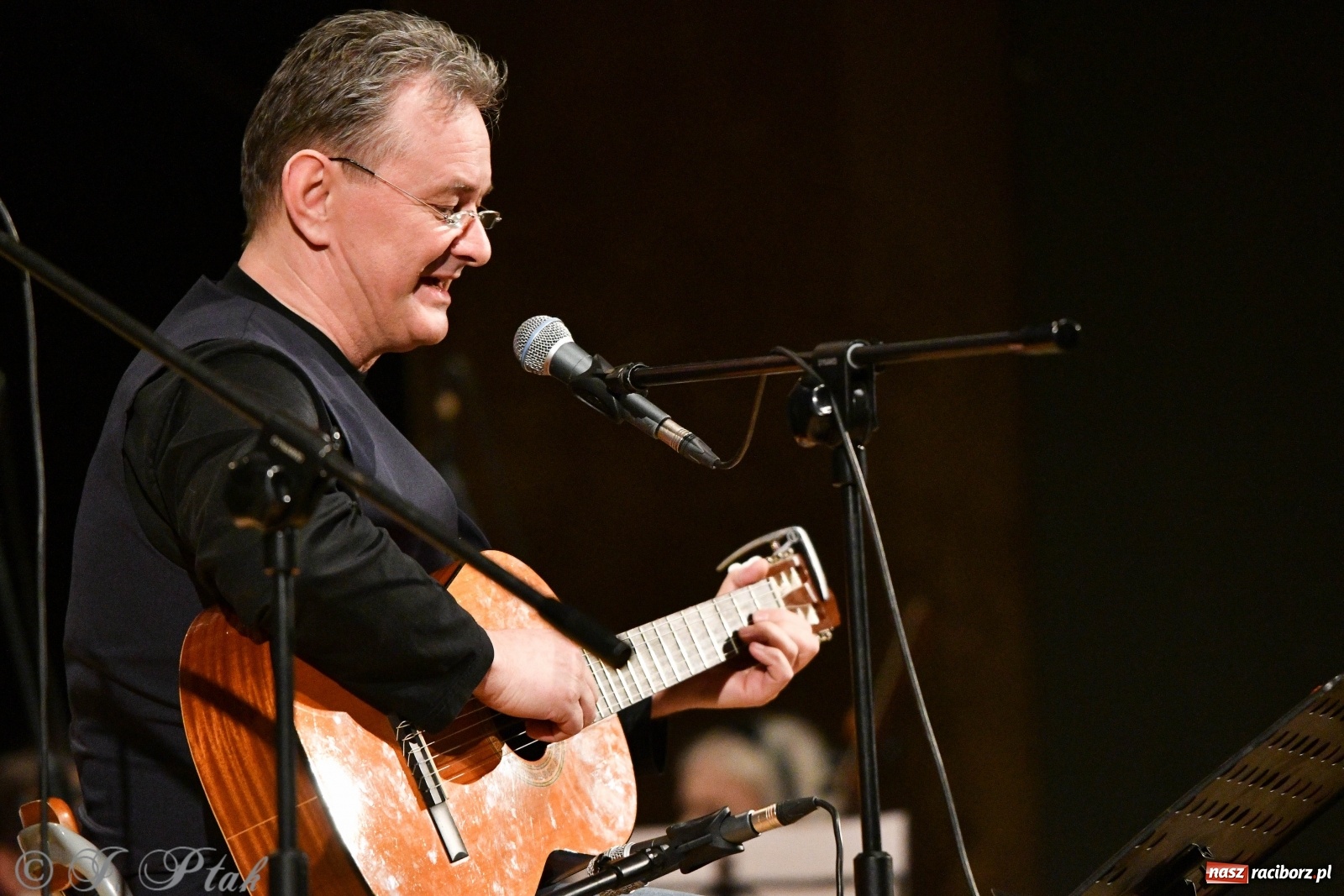 Zdjęcie w galerii na portalu naszraciborz.pl: Raciborscy artyści dla schroniska w RCK wiadomości z regionu