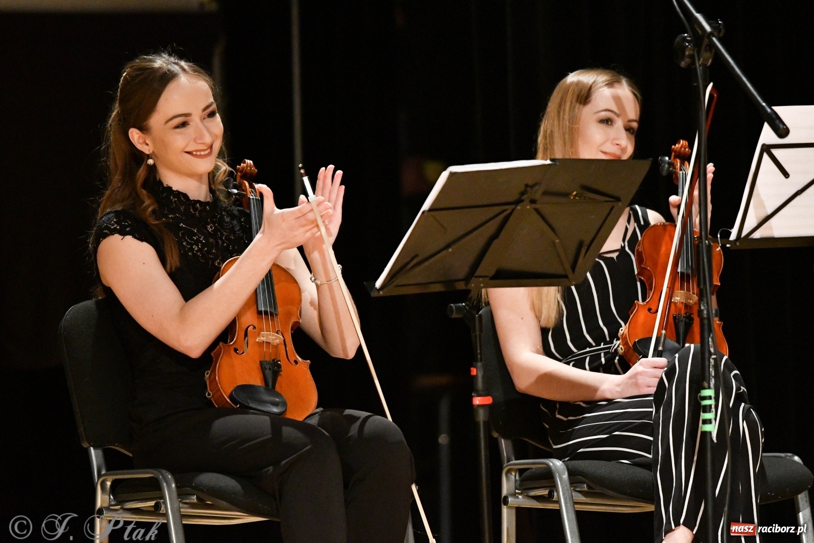 Zdjęcie w galerii na portalu naszraciborz.pl: Raciborscy artyści dla schroniska w RCK wiadomości z regionu