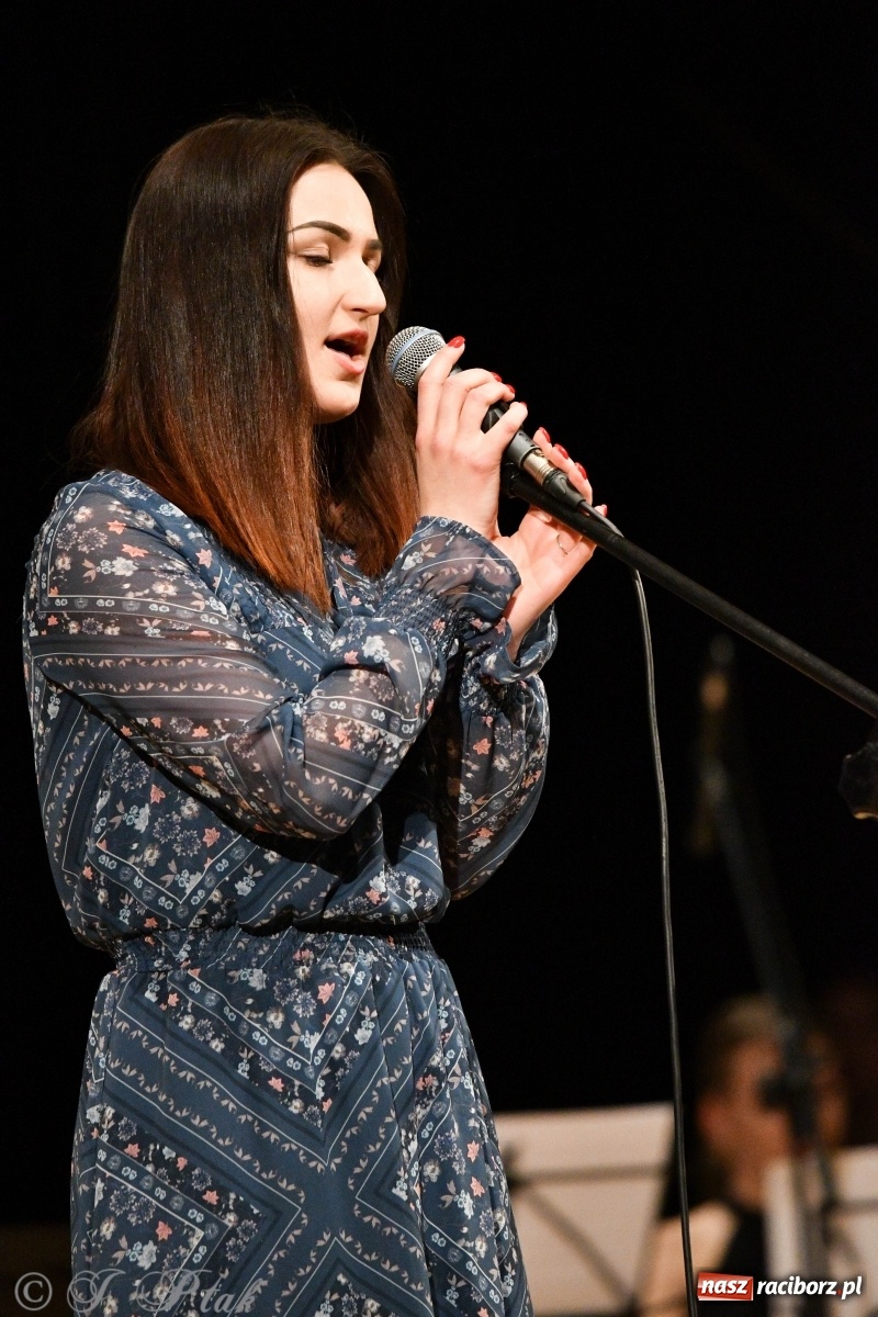 Zdjęcie w galerii na portalu naszraciborz.pl: Raciborscy artyści dla schroniska w RCK wiadomości z regionu