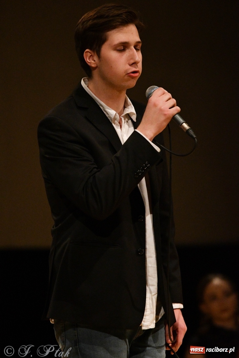 Zdjęcie w galerii na portalu naszraciborz.pl: Raciborscy artyści dla schroniska w RCK wiadomości z regionu