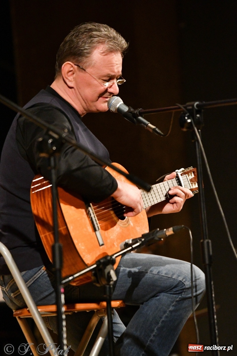 Zdjęcie w galerii na portalu naszraciborz.pl: Raciborscy artyści dla schroniska w RCK wiadomości z regionu