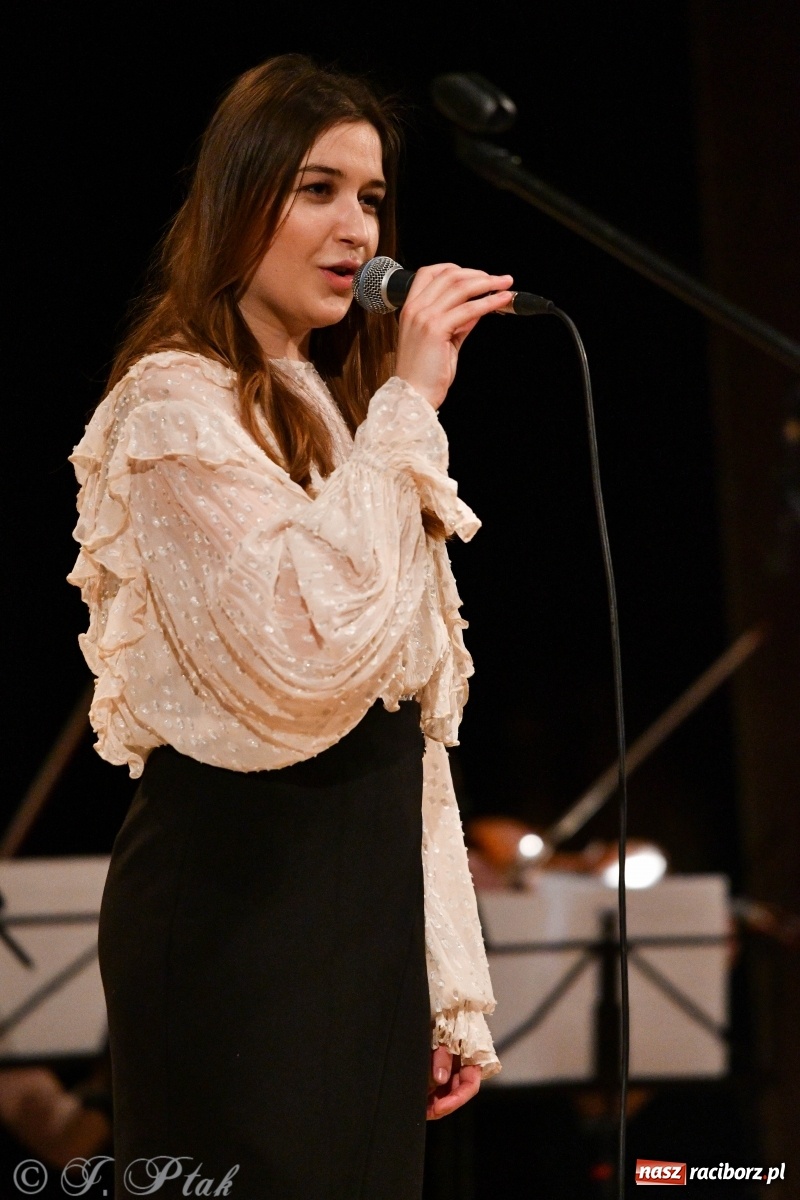 Zdjęcie w galerii na portalu naszraciborz.pl: Raciborscy artyści dla schroniska w RCK wiadomości z regionu