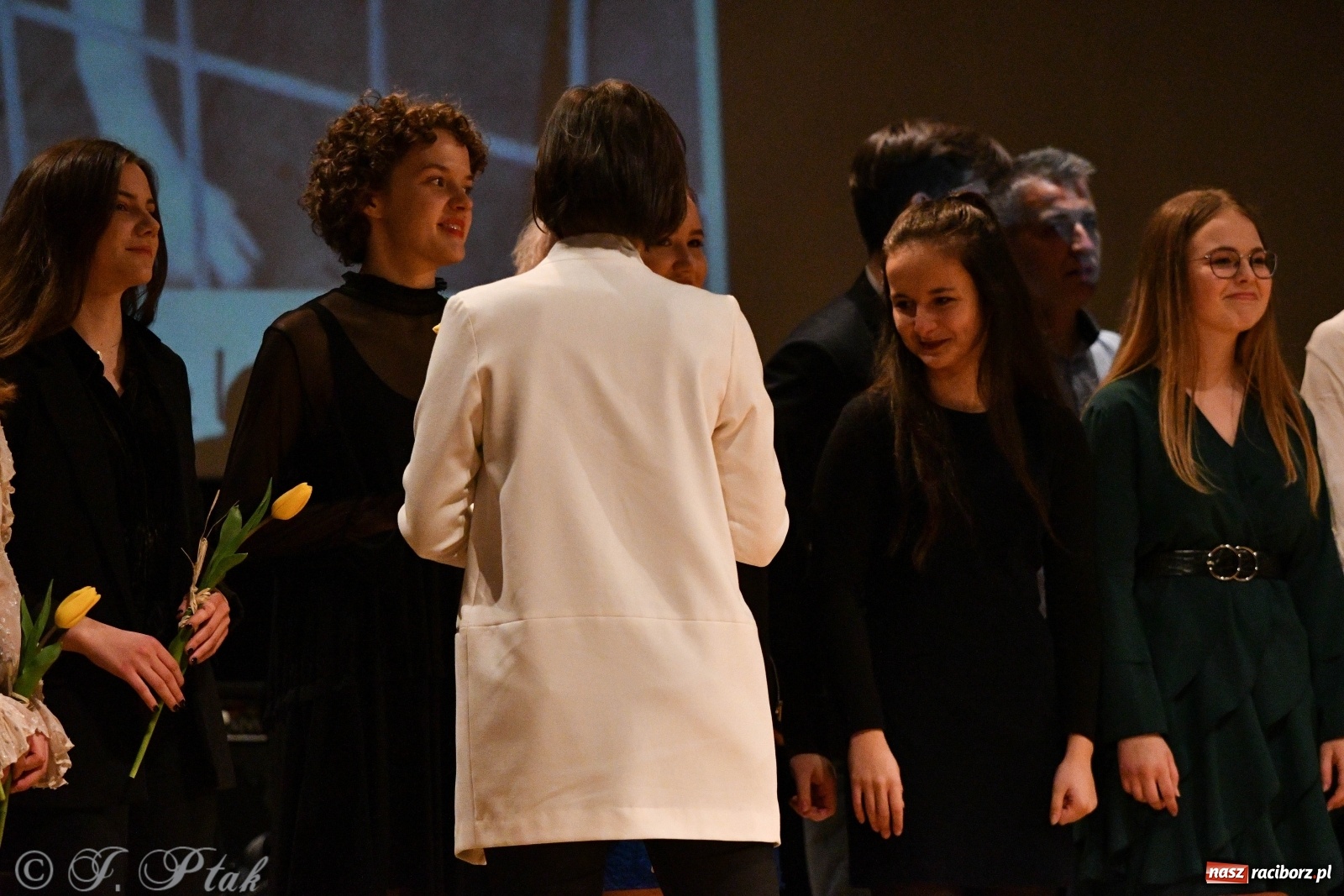 Zdjęcie w galerii na portalu naszraciborz.pl: Raciborscy artyści dla schroniska w RCK wiadomości z regionu