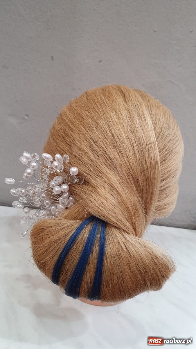 Zdjęcie w galerii na portalu naszraciborz.pl: Młode adeptki fryzjerstwa przeszły dziś sprawdzian w Sokole wiadomości z regionu