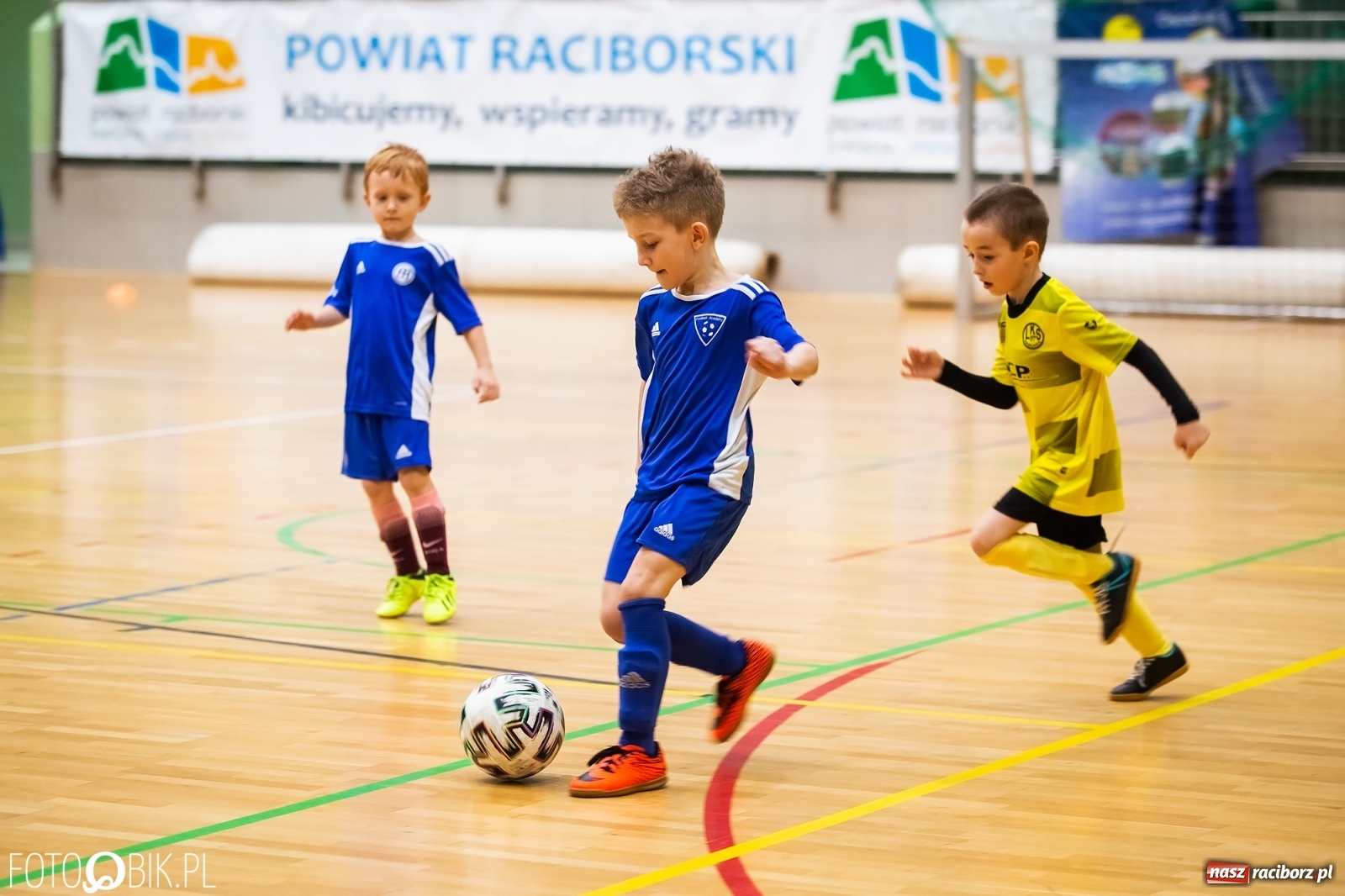 Zdjęcie w galerii na portalu naszraciborz.pl: Młodzi adepci futbolu rywalizowali w Arenie Rafako [FOTO] wiadomości z regionu