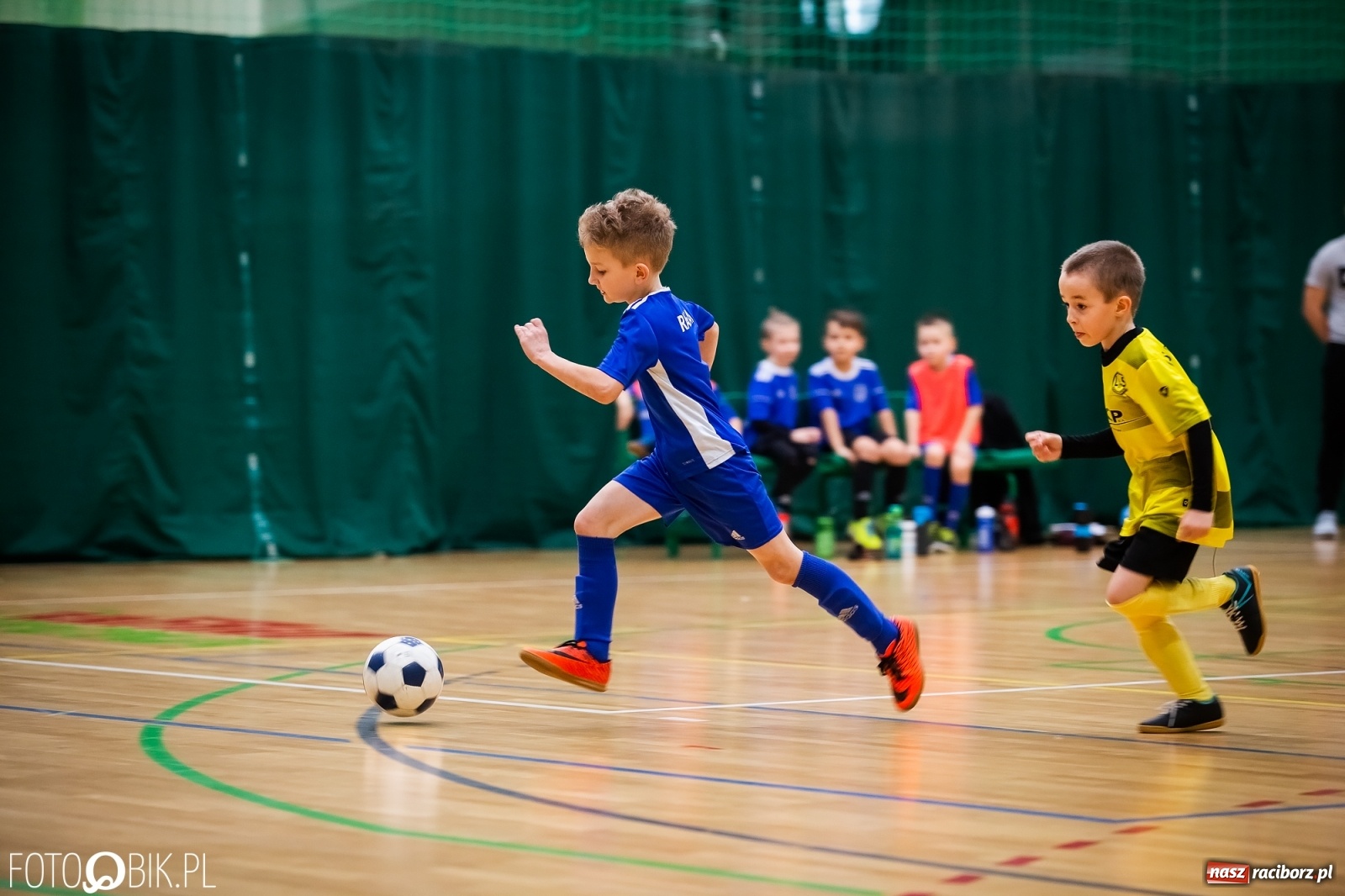 Zdjęcie w galerii na portalu naszraciborz.pl: Młodzi adepci futbolu rywalizowali w Arenie Rafako [FOTO] wiadomości z regionu