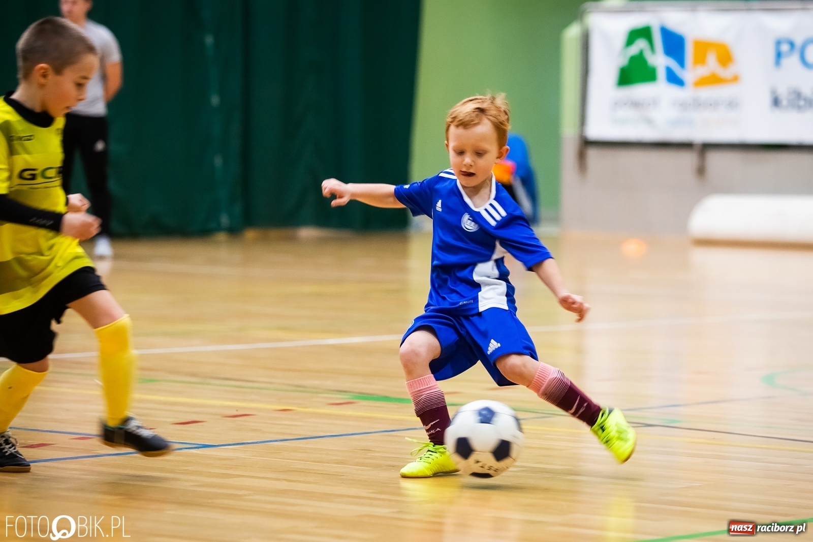 Zdjęcie w galerii na portalu naszraciborz.pl: Młodzi adepci futbolu rywalizowali w Arenie Rafako [FOTO] wiadomości z regionu