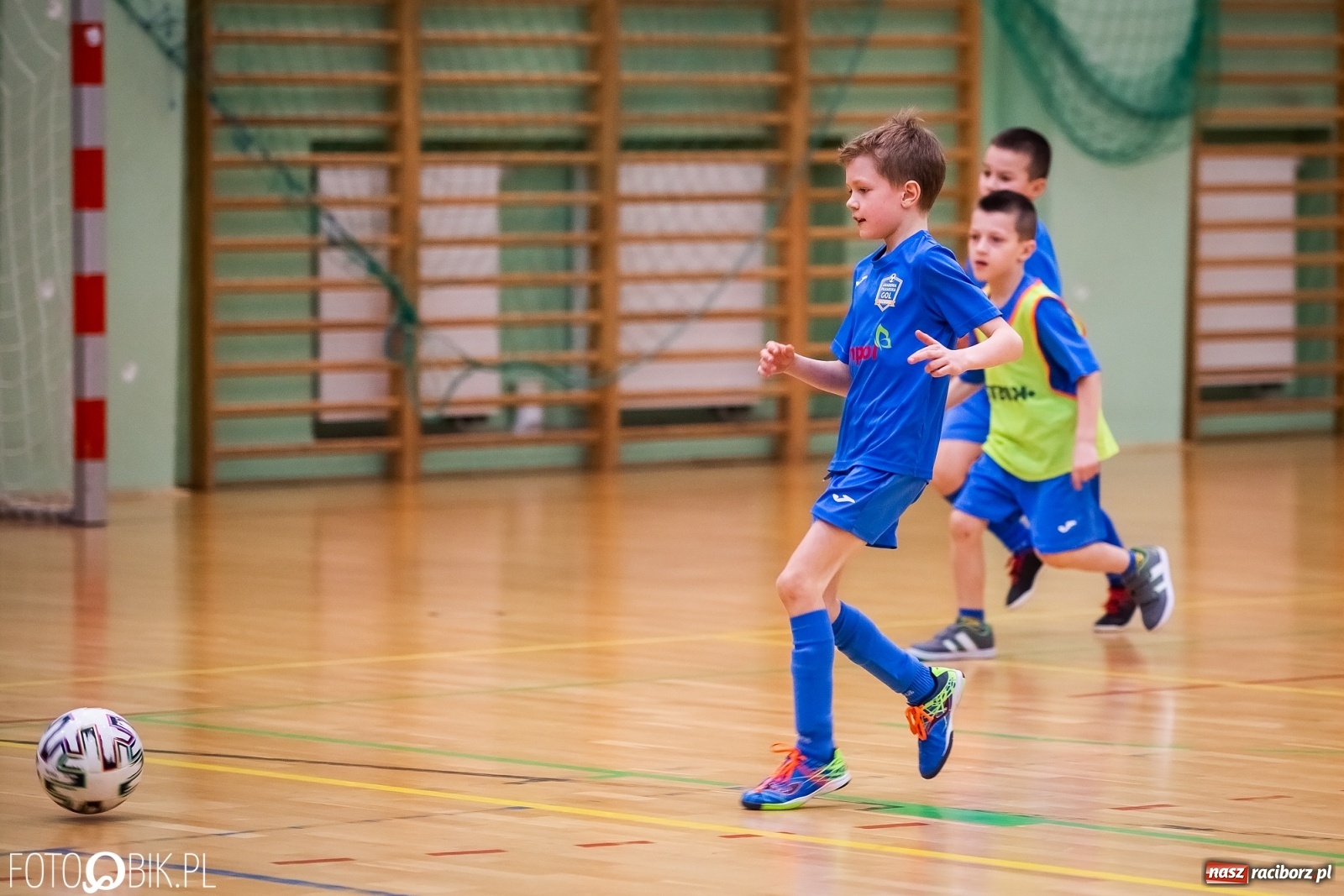 Zdjęcie w galerii na portalu naszraciborz.pl: Młodzi adepci futbolu rywalizowali w Arenie Rafako [FOTO] wiadomości z regionu