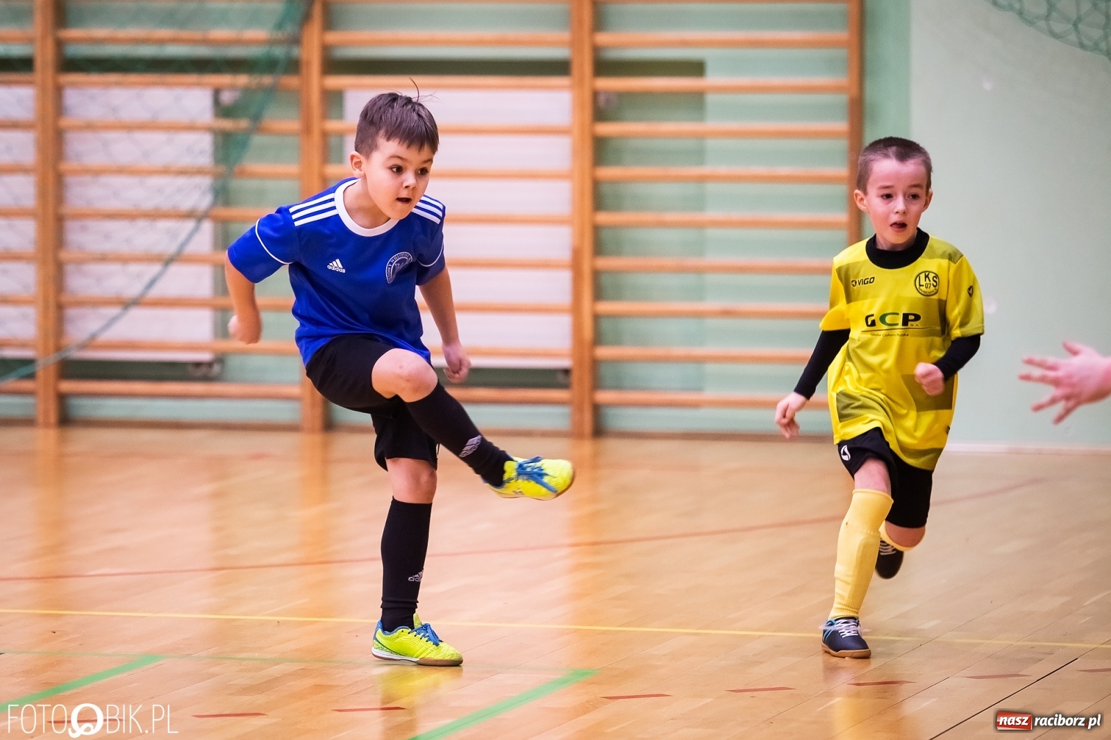 Zdjęcie w galerii na portalu naszraciborz.pl: Młodzi adepci futbolu rywalizowali w Arenie Rafako [FOTO] wiadomości z regionu
