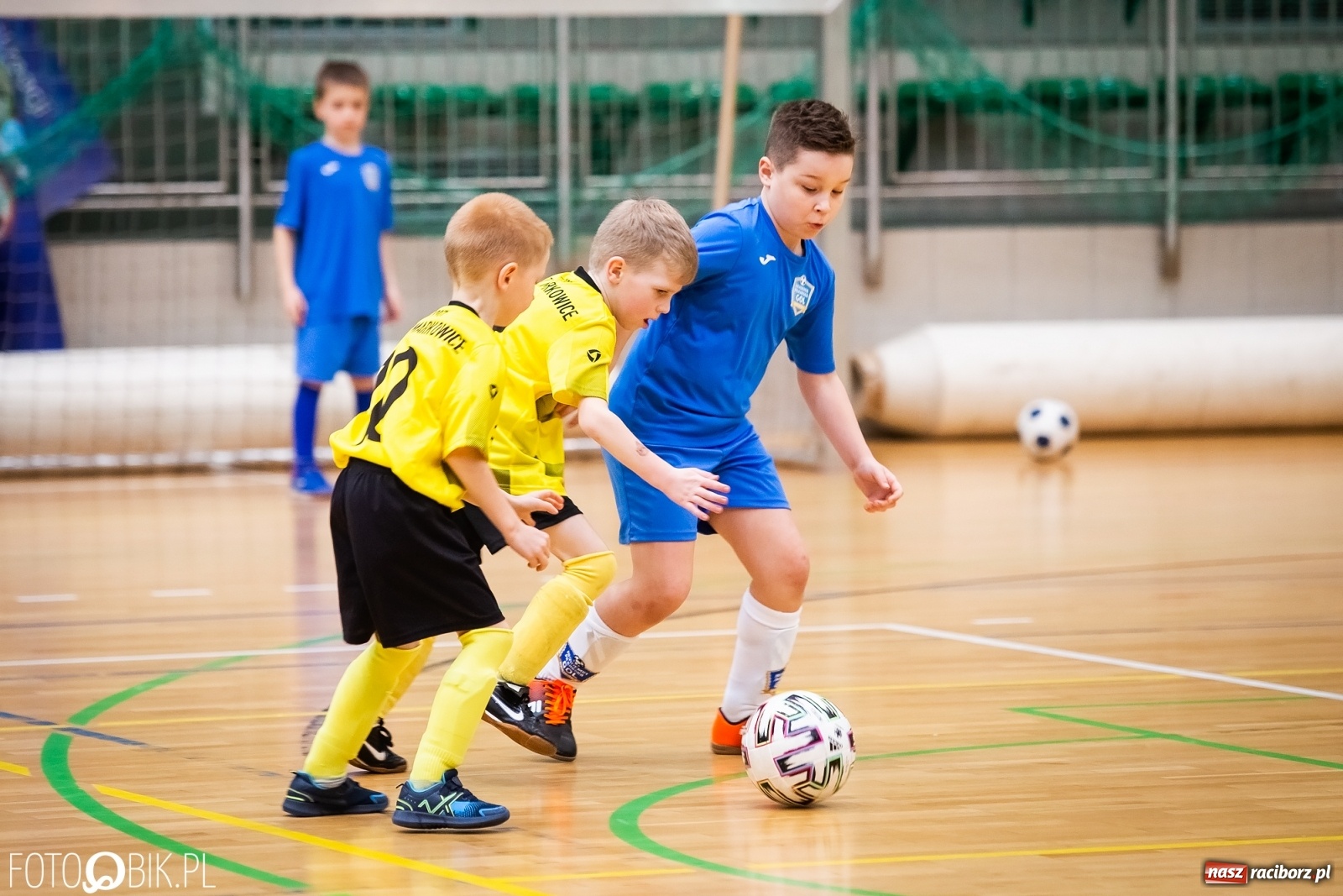 Zdjęcie w galerii na portalu naszraciborz.pl: Młodzi adepci futbolu rywalizowali w Arenie Rafako [FOTO] wiadomości z regionu