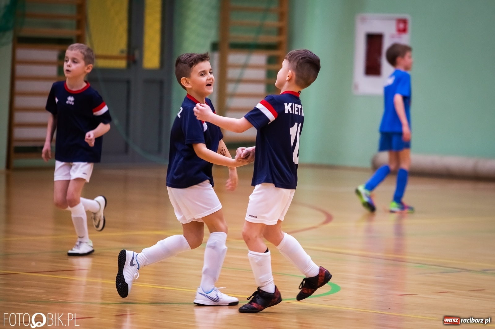 Zdjęcie w galerii na portalu naszraciborz.pl: Młodzi adepci futbolu rywalizowali w Arenie Rafako [FOTO] wiadomości z regionu
