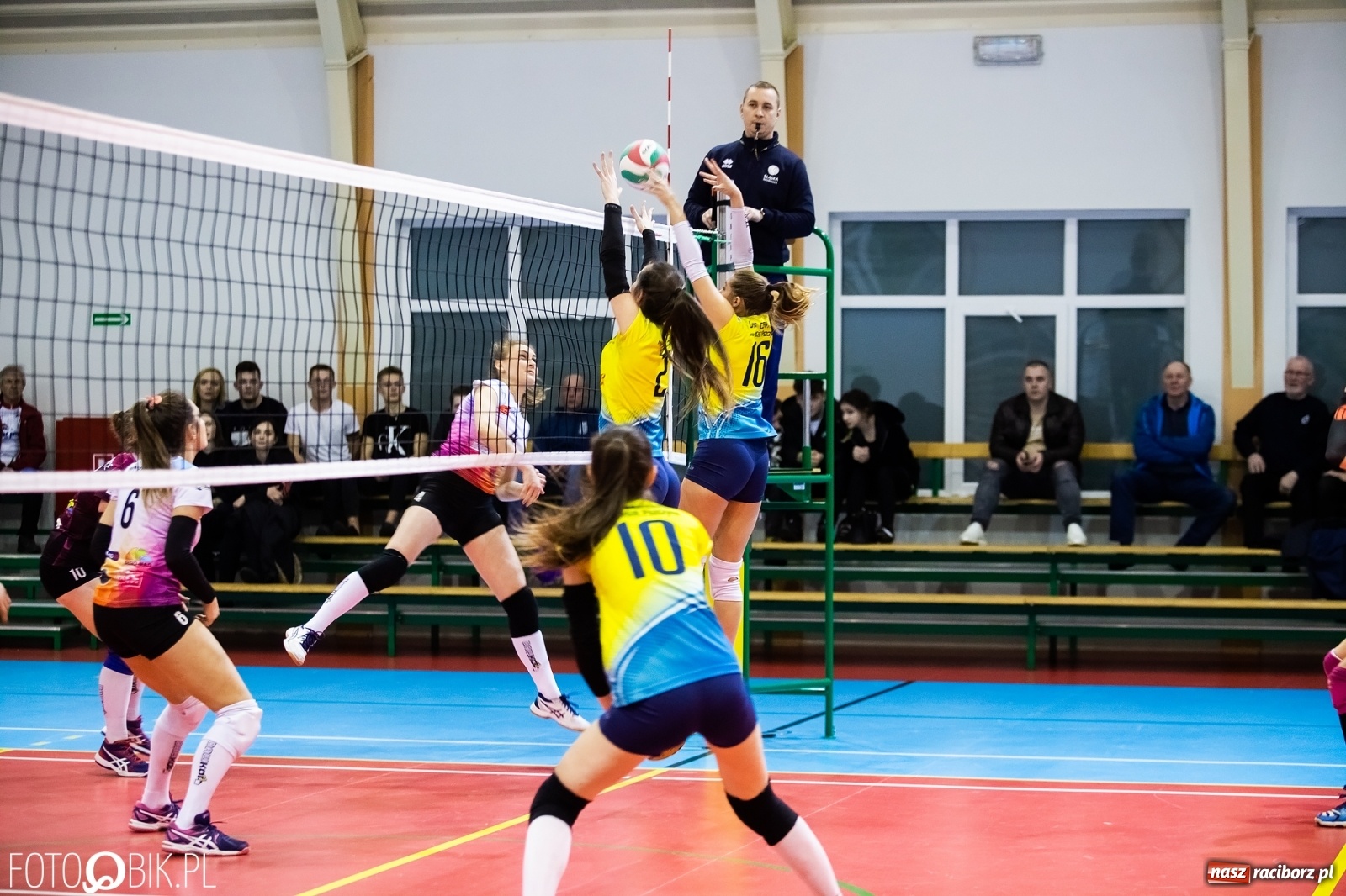 Zdjęcie w galerii na portalu naszraciborz.pl: Siatkarski maraton w Krzanowicach. UKS lepszy od Pszczyny [FOTO] wiadomości z regionu