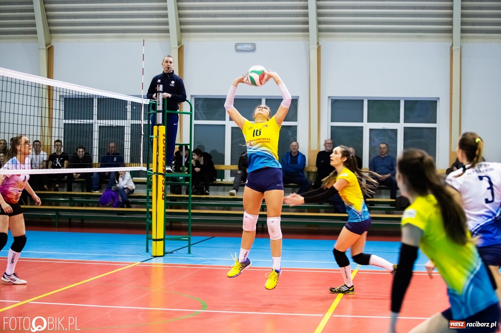 Zdjęcie w galerii na portalu naszraciborz.pl: Siatkarski maraton w Krzanowicach. UKS lepszy od Pszczyny [FOTO] wiadomości z regionu