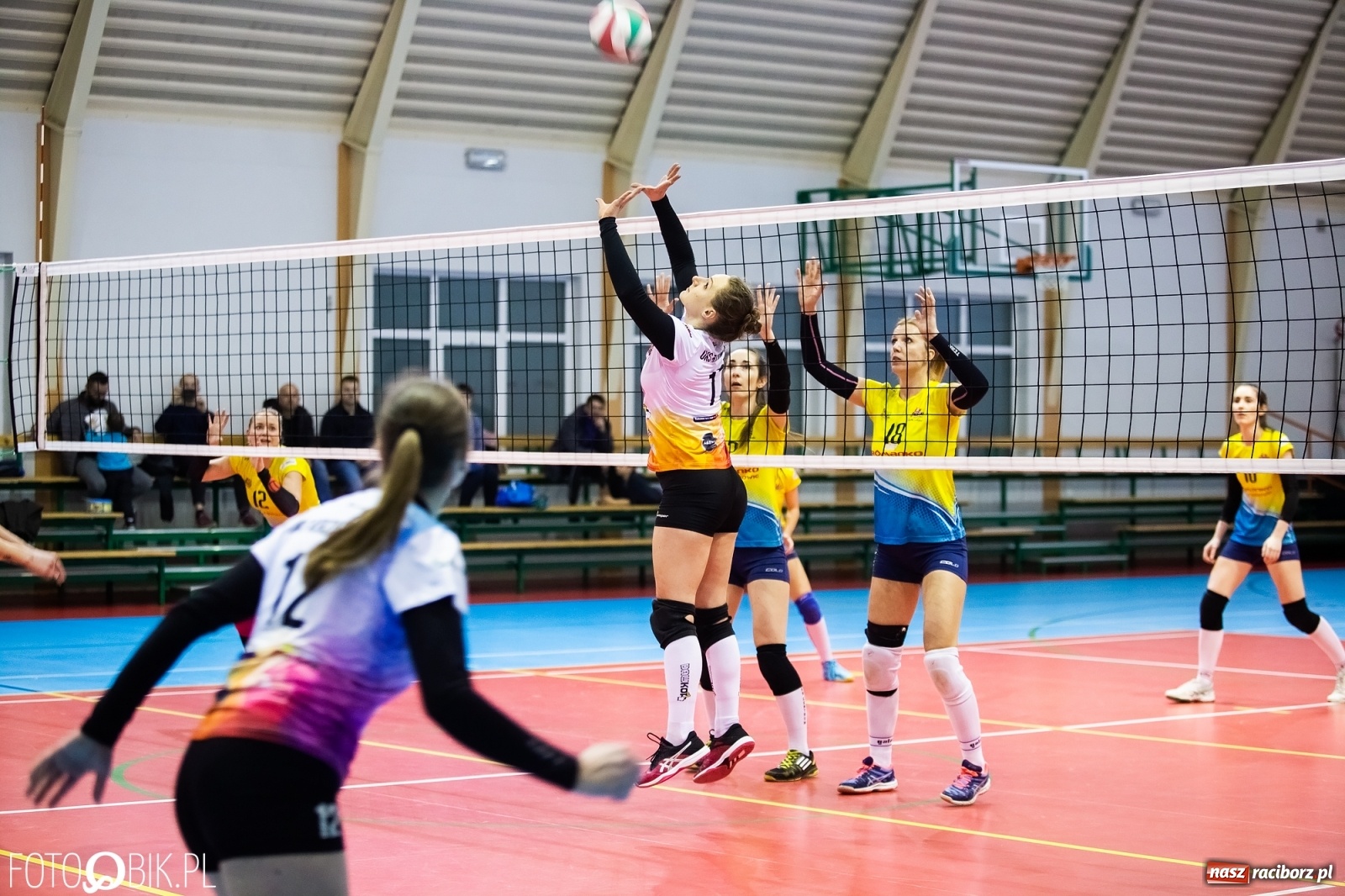 Zdjęcie w galerii na portalu naszraciborz.pl: Siatkarski maraton w Krzanowicach. UKS lepszy od Pszczyny [FOTO] wiadomości z regionu