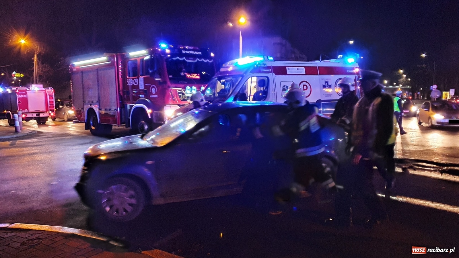 Zdjęcie w galerii na portalu naszraciborz.pl: Zderzenie forda i chevroleta przy Mechaniku  wiadomości z regionu