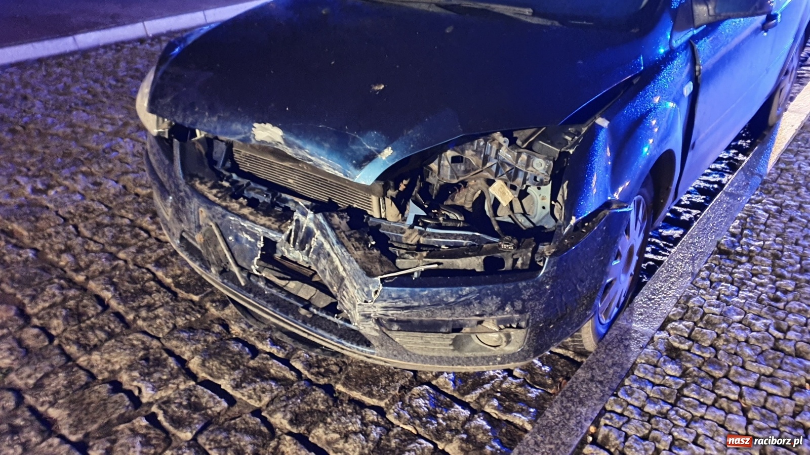 Zdjęcie w galerii na portalu naszraciborz.pl: Zderzenie forda i chevroleta przy Mechaniku  wiadomości z regionu