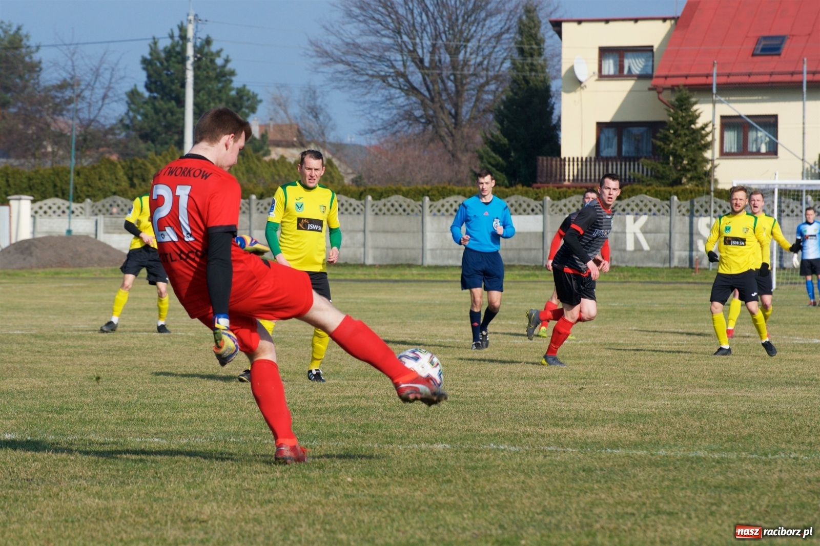 Zdjęcie w galerii na portalu naszraciborz.pl: Sparing. LKS Tworków rozgromiony przez pierwszoligowca [FOTO] wiadomości z regionu