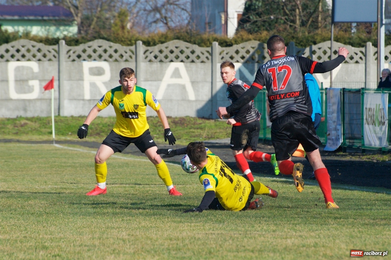 Zdjęcie w galerii na portalu naszraciborz.pl: Sparing. LKS Tworków rozgromiony przez pierwszoligowca [FOTO] wiadomości z regionu
