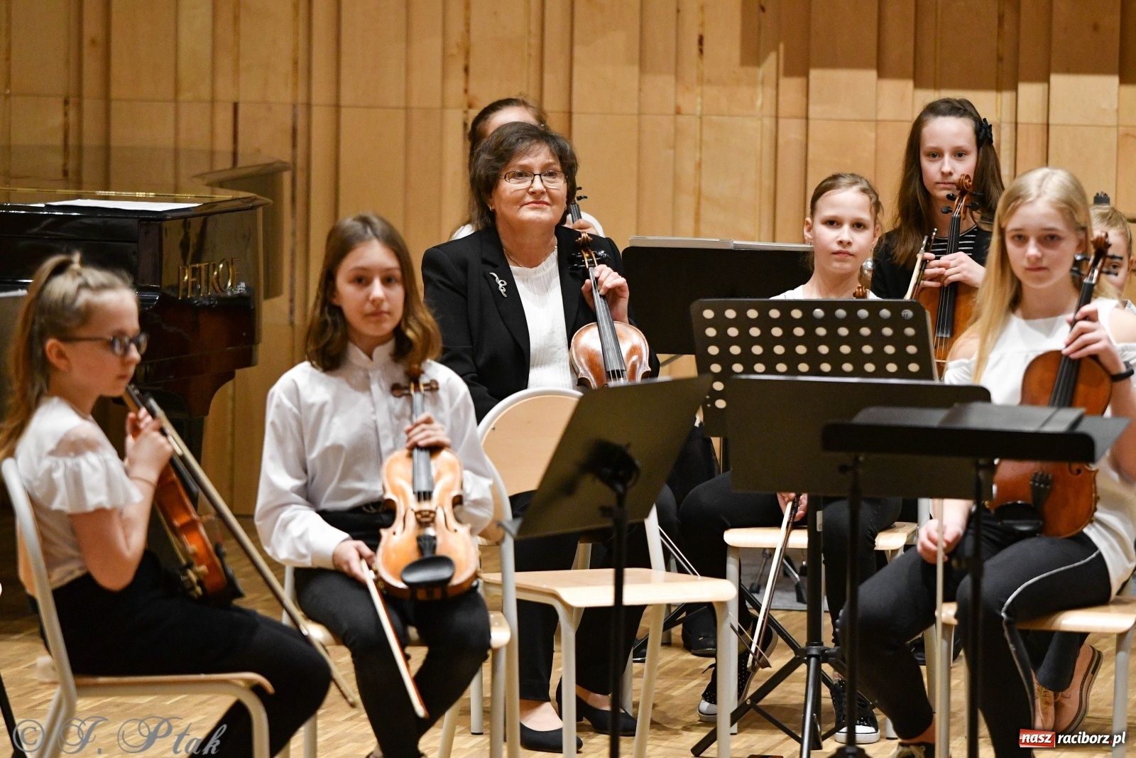 Zdjęcie w galerii na portalu naszraciborz.pl: Szkoła muzyczna uczciła Dzień Kobiet koncertem [FOTO] wiadomości z regionu