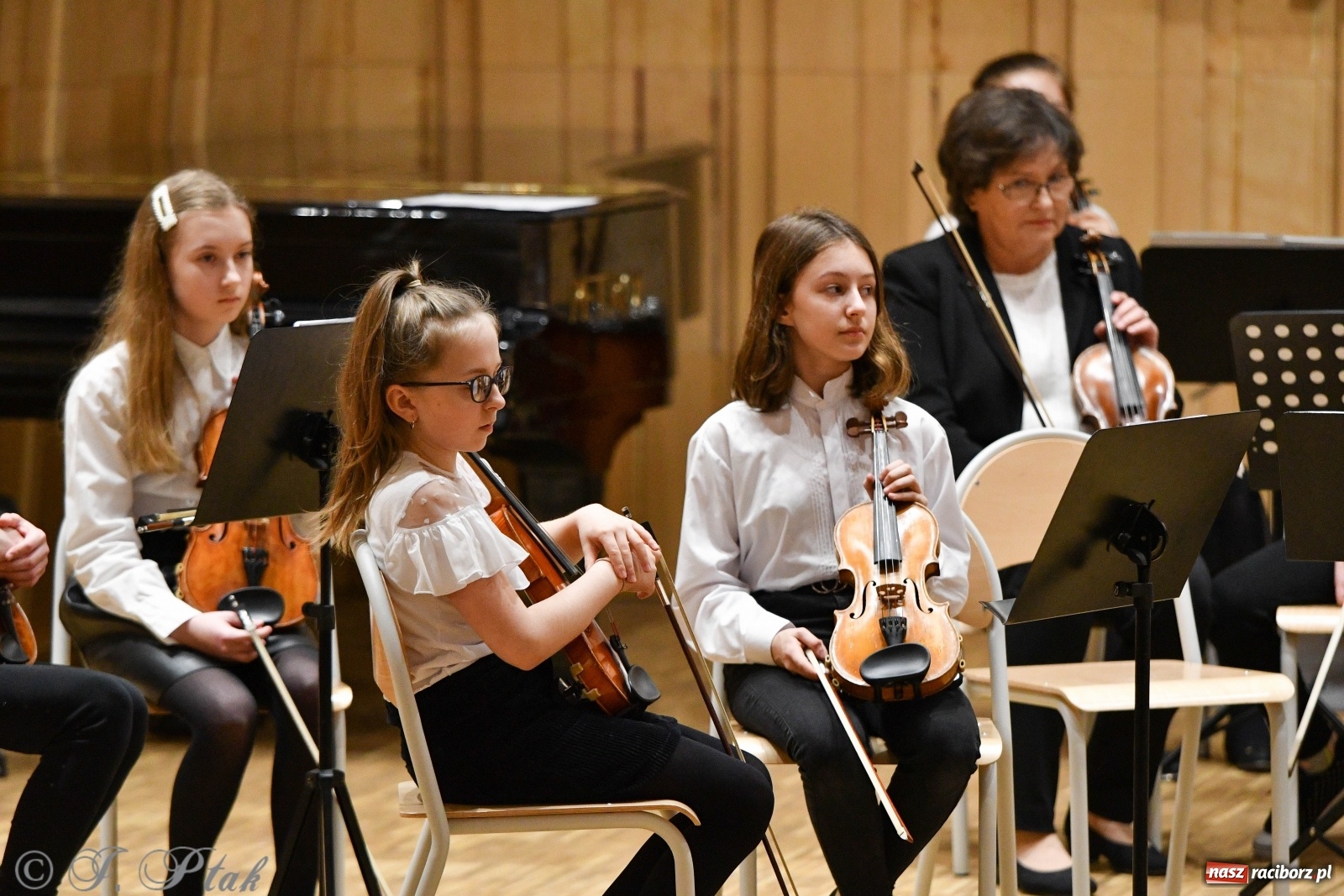 Zdjęcie w galerii na portalu naszraciborz.pl: Szkoła muzyczna uczciła Dzień Kobiet koncertem [FOTO] wiadomości z regionu
