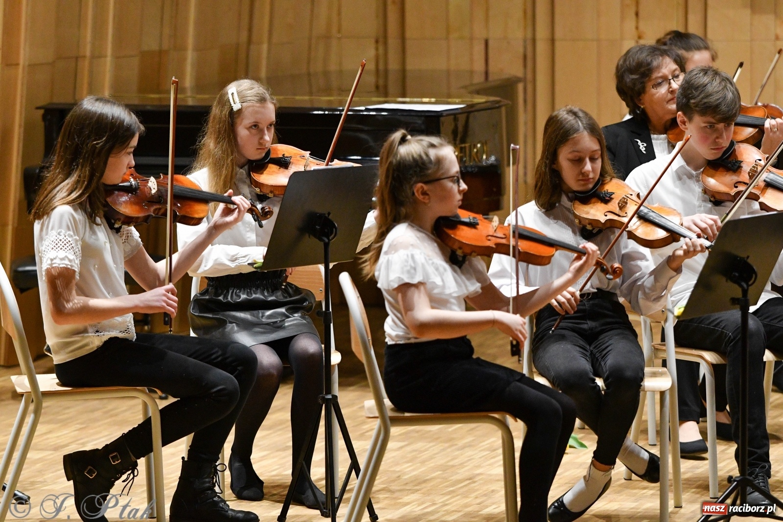 Zdjęcie w galerii na portalu naszraciborz.pl: Szkoła muzyczna uczciła Dzień Kobiet koncertem [FOTO] wiadomości z regionu