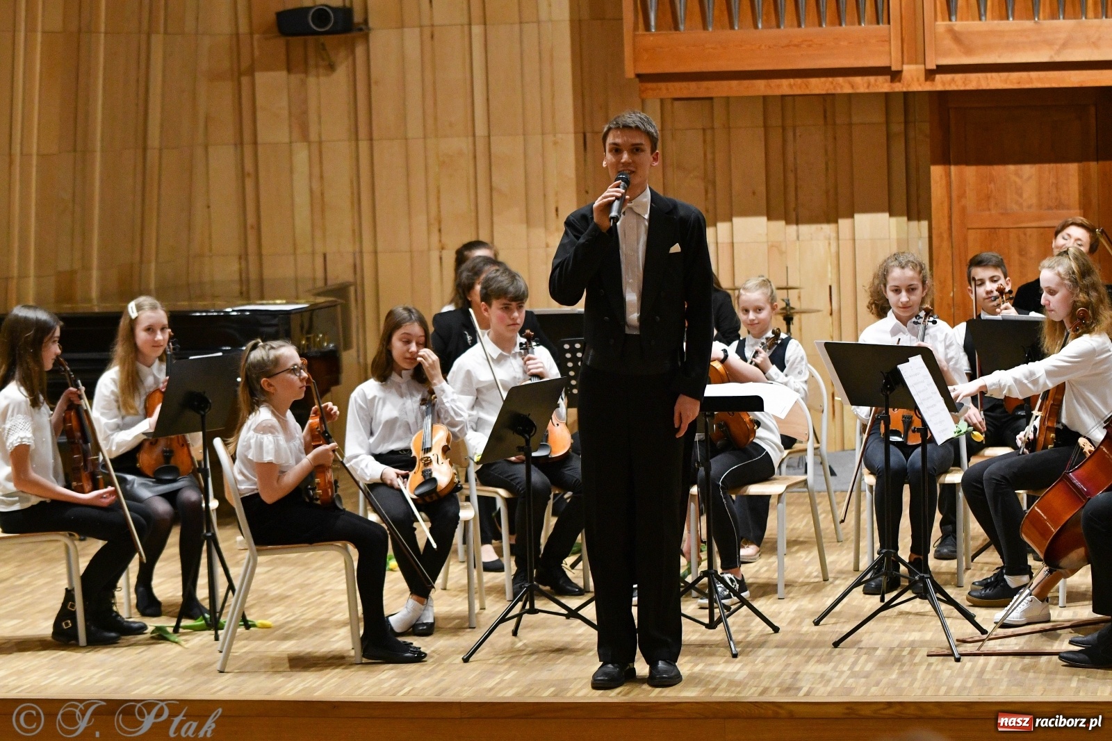 Zdjęcie w galerii na portalu naszraciborz.pl: Szkoła muzyczna uczciła Dzień Kobiet koncertem [FOTO] wiadomości z regionu