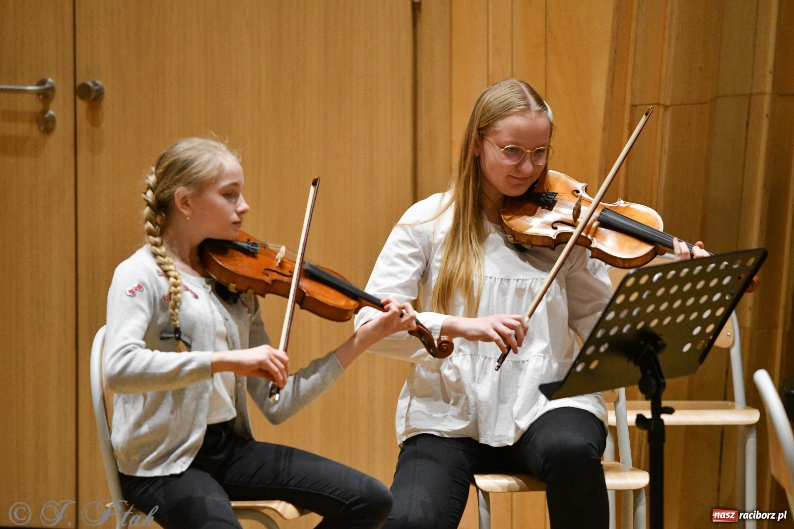 Zdjęcie w galerii na portalu naszraciborz.pl: Szkoła muzyczna uczciła Dzień Kobiet koncertem [FOTO] wiadomości z regionu