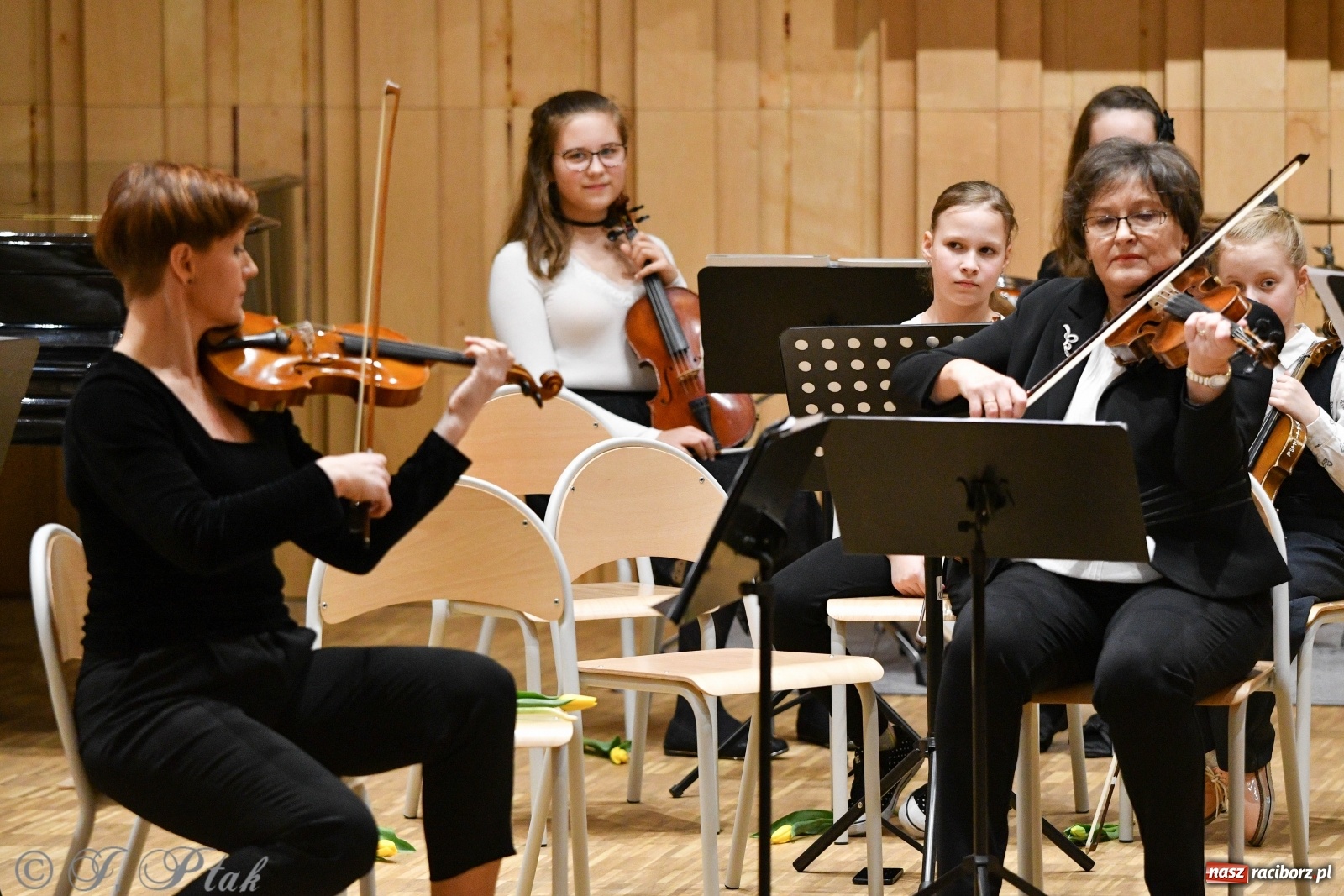 Zdjęcie w galerii na portalu naszraciborz.pl: Szkoła muzyczna uczciła Dzień Kobiet koncertem [FOTO] wiadomości z regionu