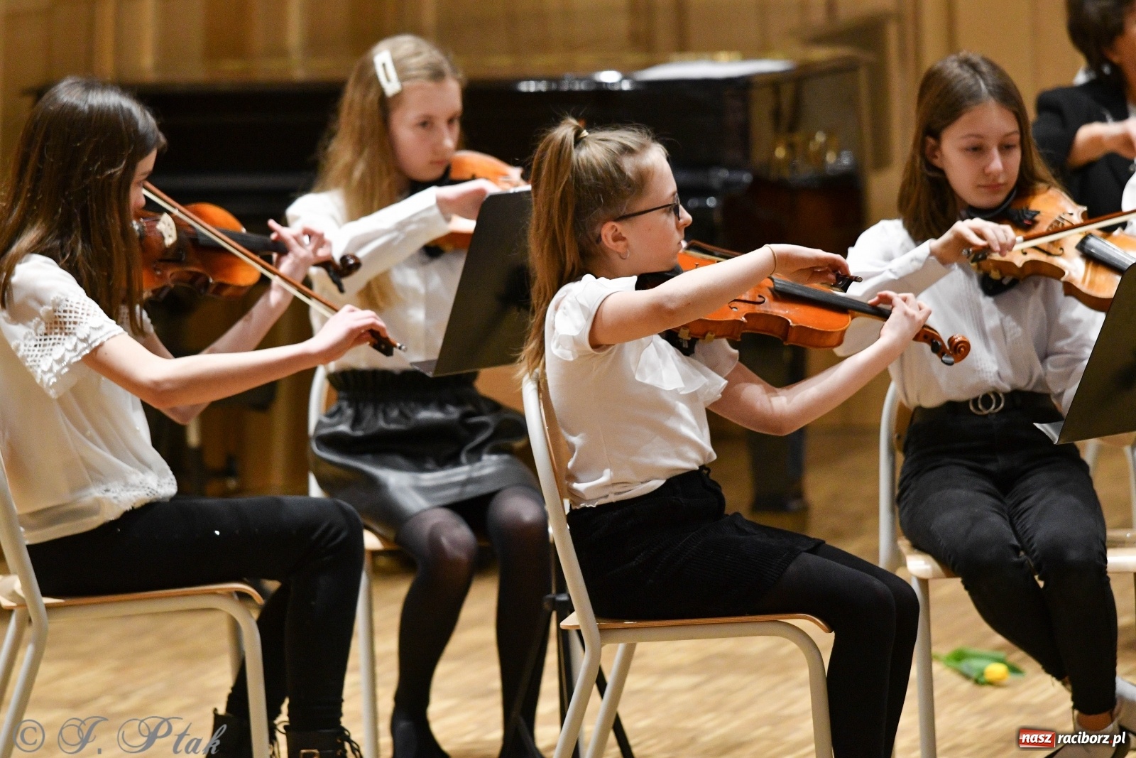 Zdjęcie w galerii na portalu naszraciborz.pl: Szkoła muzyczna uczciła Dzień Kobiet koncertem [FOTO] wiadomości z regionu